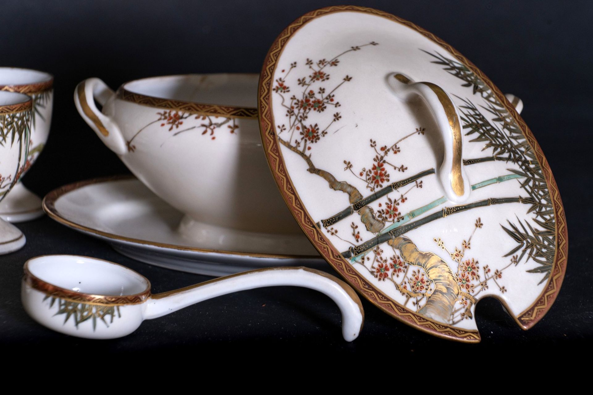 ARTE GIAPPONESE A group of white porcelain tableware Japan, 19th century . - Bild 5 aus 8