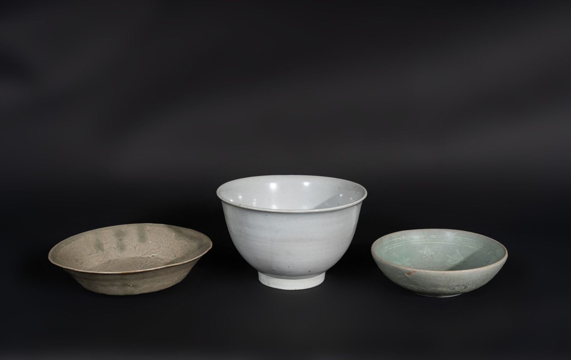 Arte Sud-Est Asiatico Three celadon glazed pottery bowlsKorea, Koryo dynasty, 13th-14th century .