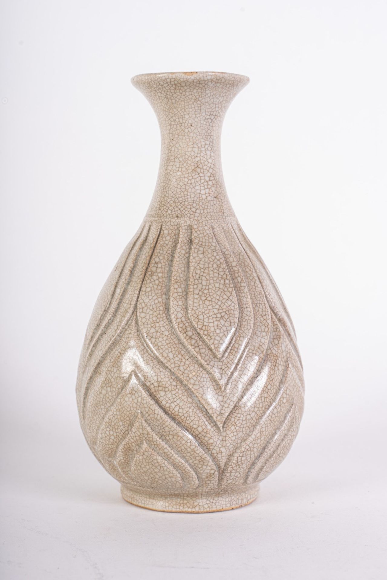 Arte Cinese A pottery baluster vase engraved with lotus flowers China, 19th century .