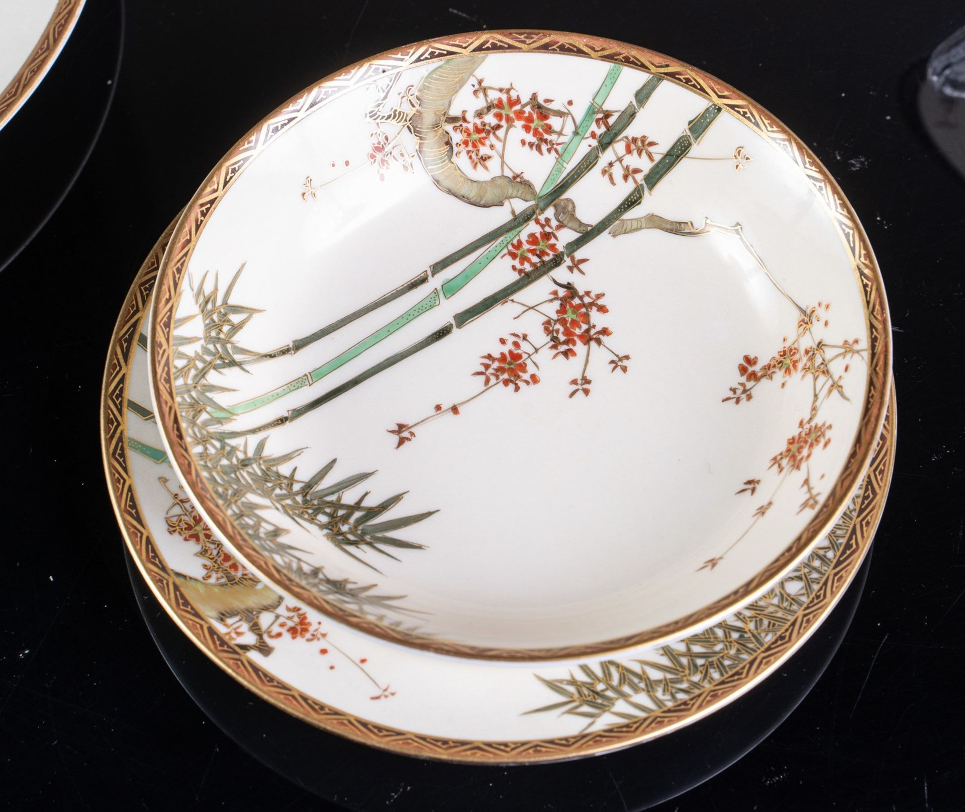 ARTE GIAPPONESE A white porcelain dinner service Japan, late 19th century . - Bild 2 aus 5