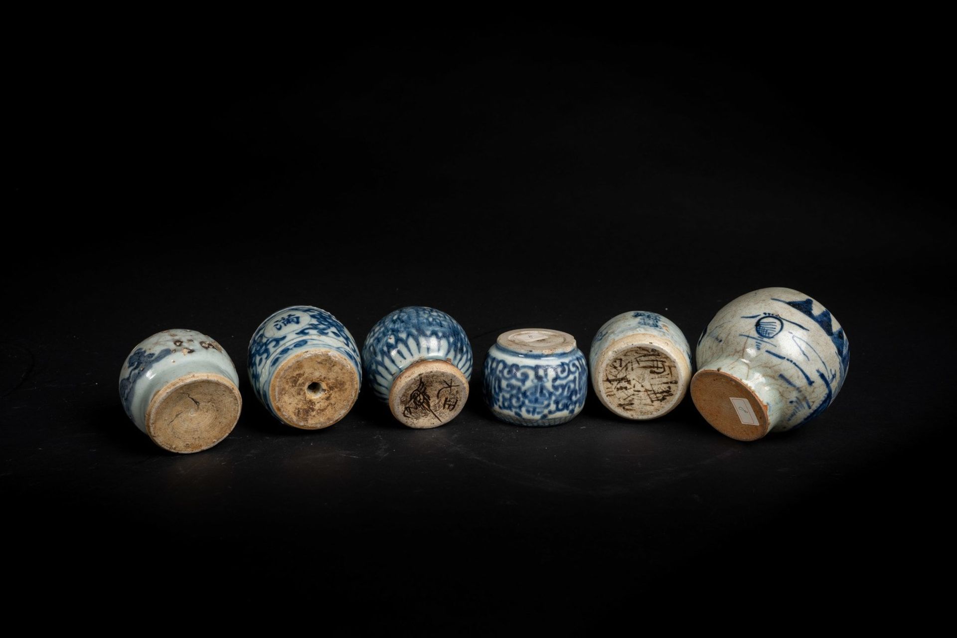 Arte Cinese A group of six blue and white porcelain incense holders China, Qing, 18th century. - Bild 3 aus 5