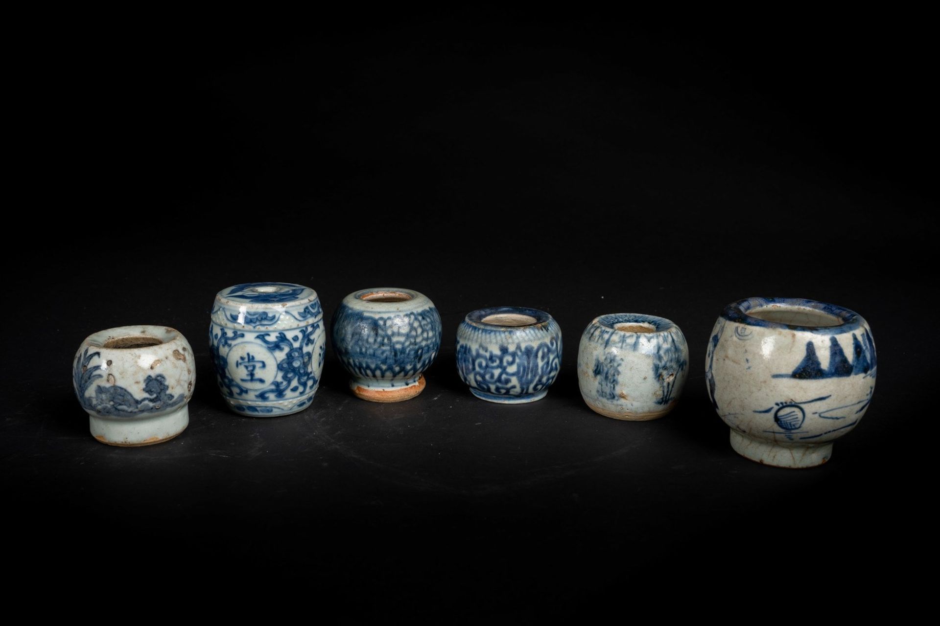 Arte Cinese A group of six blue and white porcelain incense holders China, Qing, 18th century. - Bild 2 aus 5