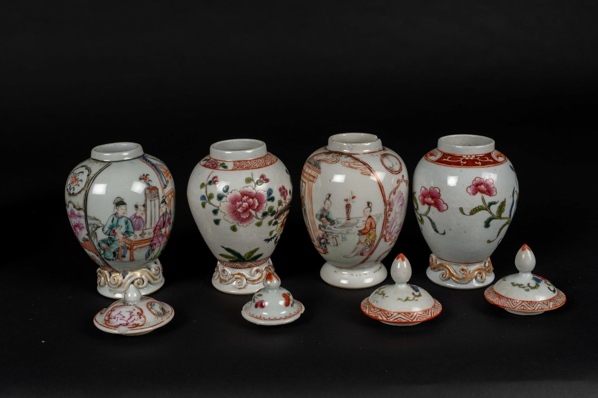 Arte Cinese Two pairs of export porcelain jugs with coverChina, Qing dynasty, 18th century . - Bild 4 aus 5