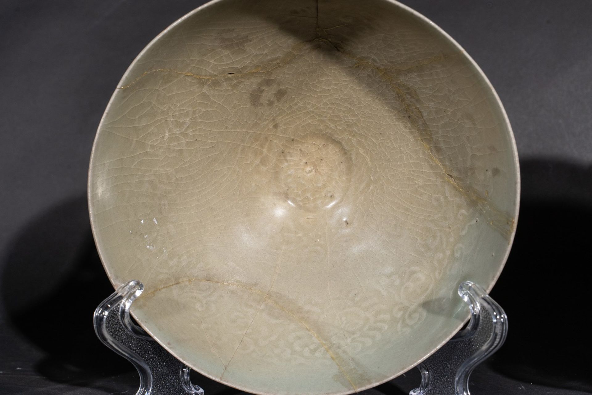 Arte Sud-Est Asiatico Three celadon glazed pottery bowls decorated with vegetal motifs Korea, Koryo - Bild 4 aus 4