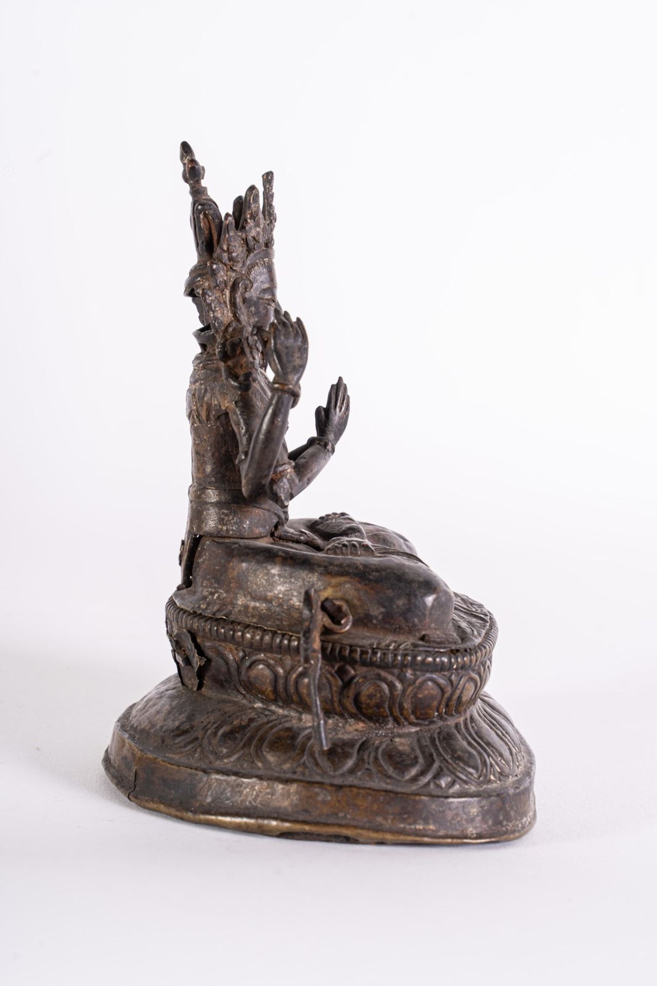 Arte Himalayana A bronze figure of Avalokitesvara Nepal, 19th century . - Bild 5 aus 7