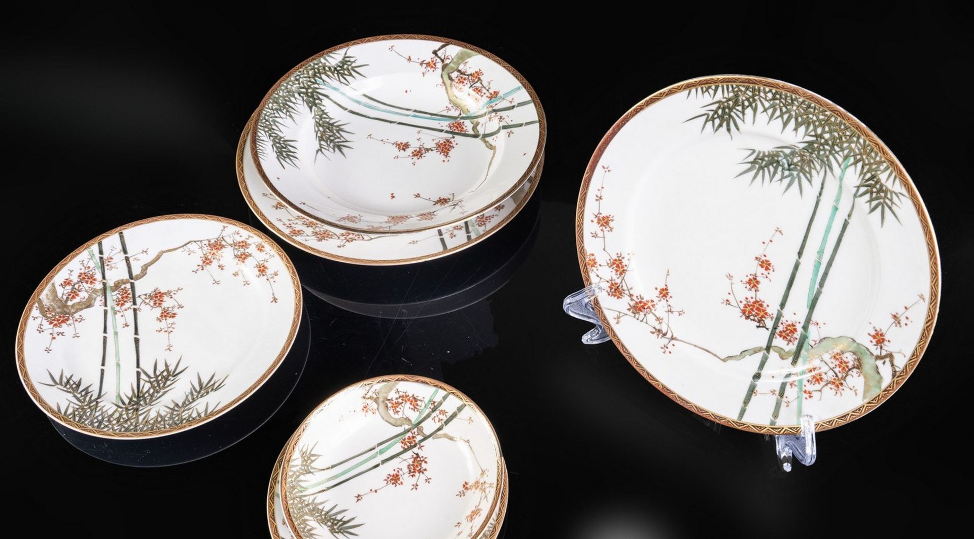 ARTE GIAPPONESE A white porcelain dinner service Japan, late 19th century . - Bild 4 aus 5