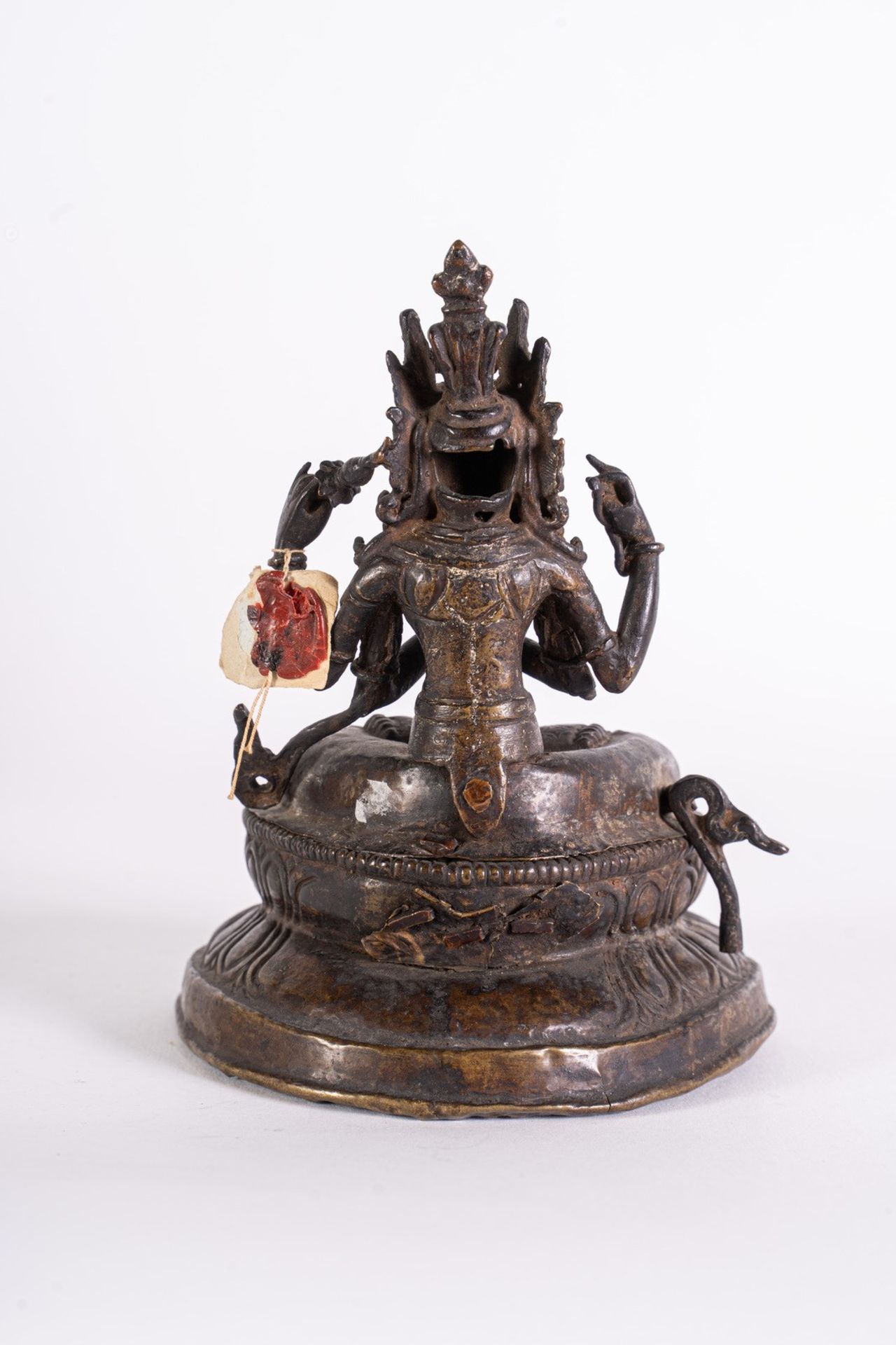 Arte Himalayana A bronze figure of Avalokitesvara Nepal, 19th century . - Bild 4 aus 7