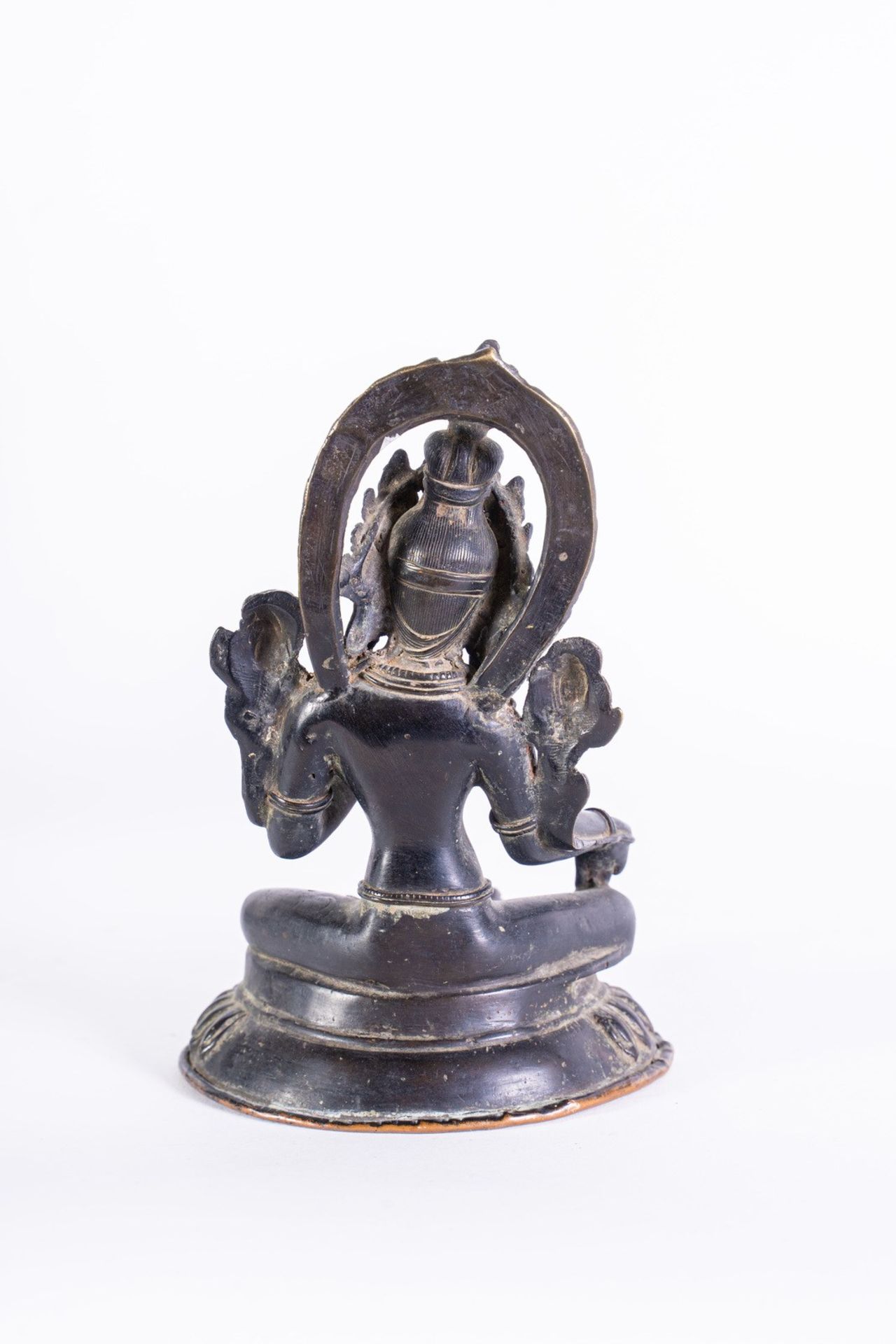 Arte Himalayana A bronze figure of Green Tara Nepal, 19th century . - Bild 5 aus 5