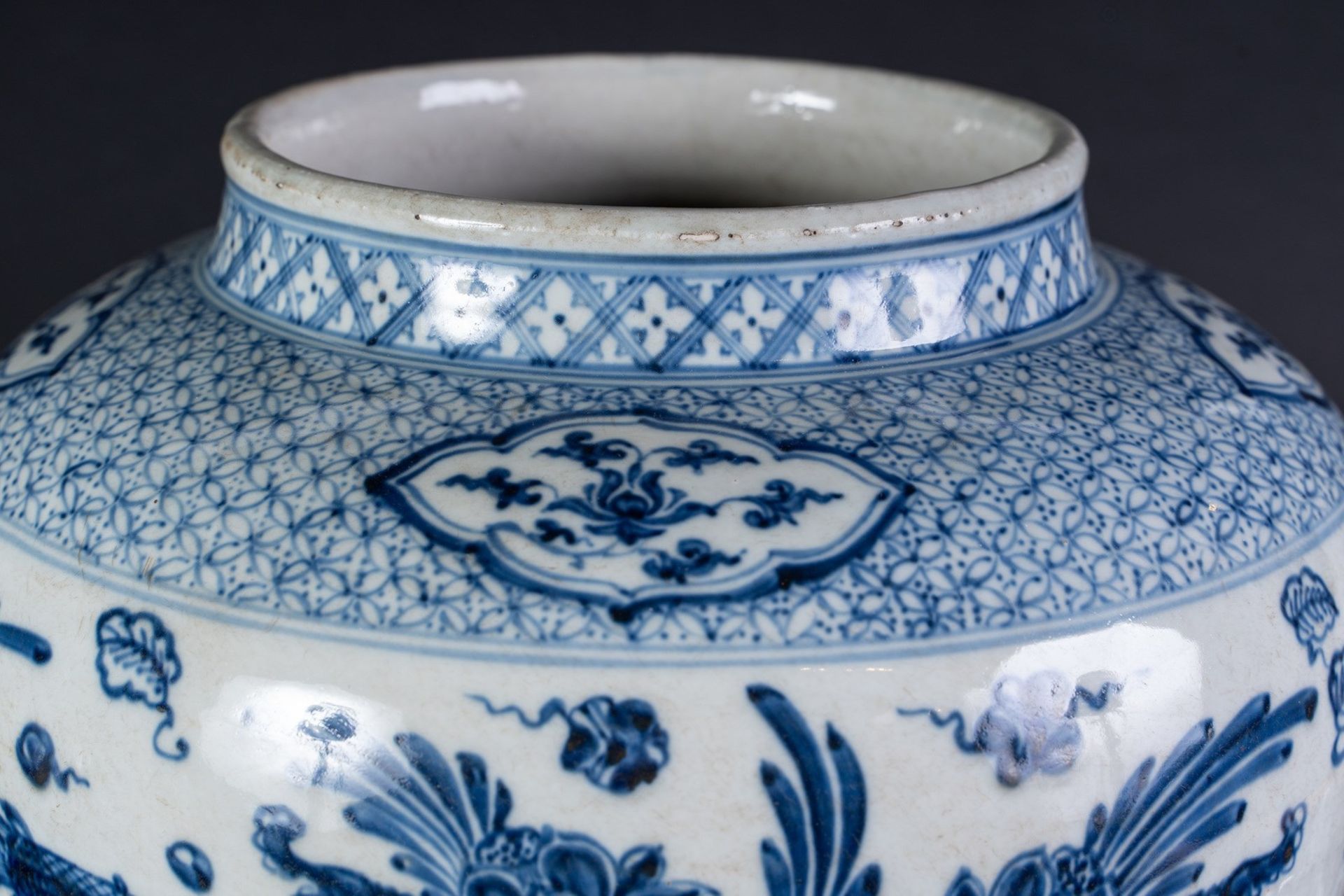 Arte Cinese A Yuan style blue and white porcelain fish jar China, late 19th century . - Bild 4 aus 5