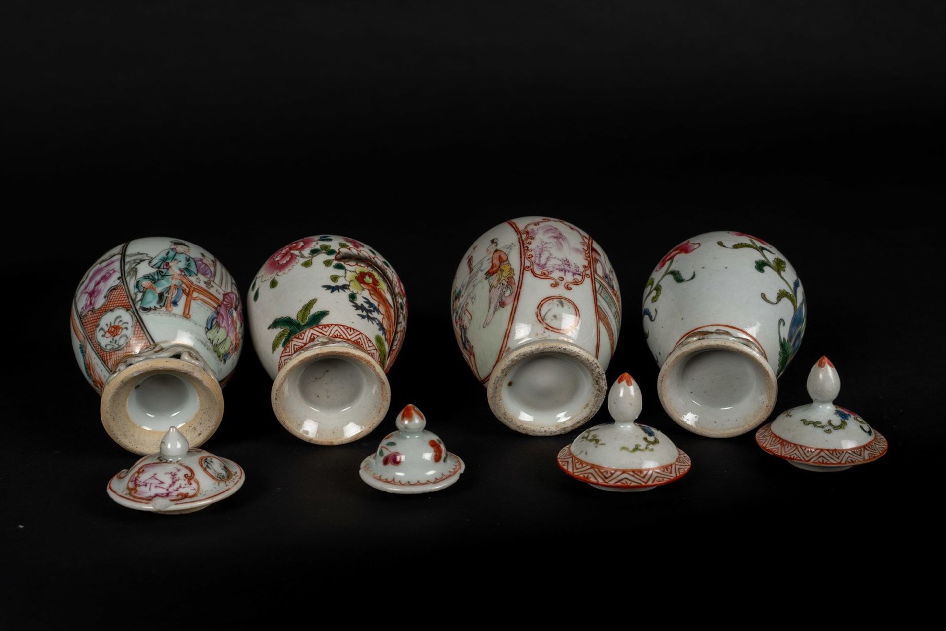 Arte Cinese Two pairs of export porcelain jugs with coverChina, Qing dynasty, 18th century . - Bild 5 aus 5