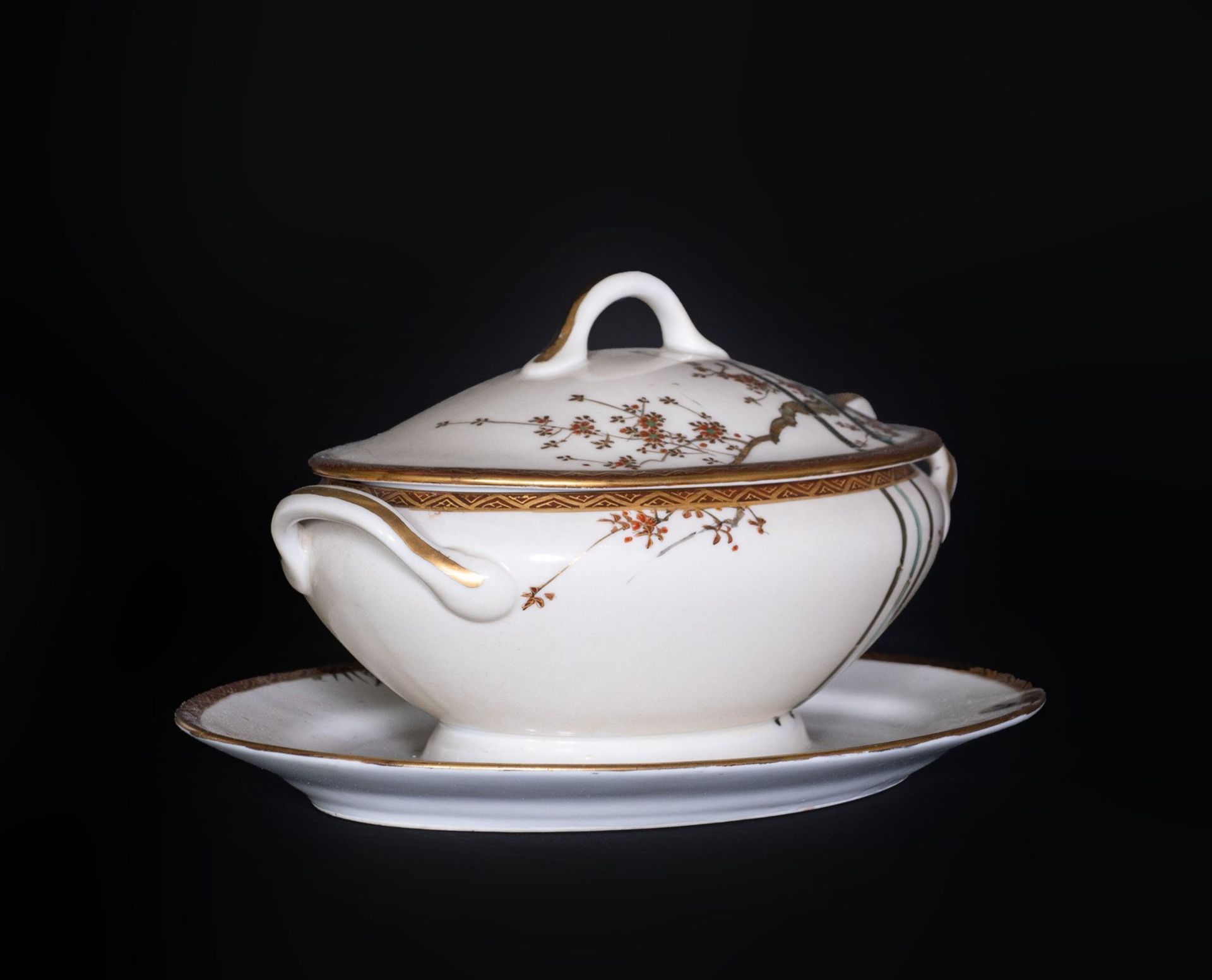 ARTE GIAPPONESE A group of white porcelain tableware Japan, 19th century . - Bild 3 aus 8