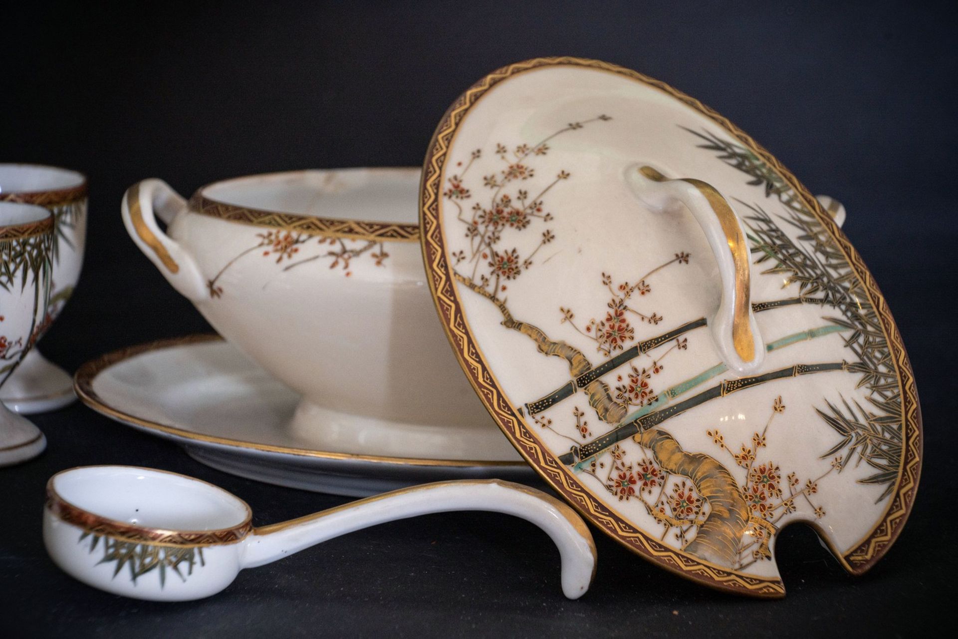 ARTE GIAPPONESE A group of white porcelain tableware Japan, 19th century . - Bild 4 aus 8