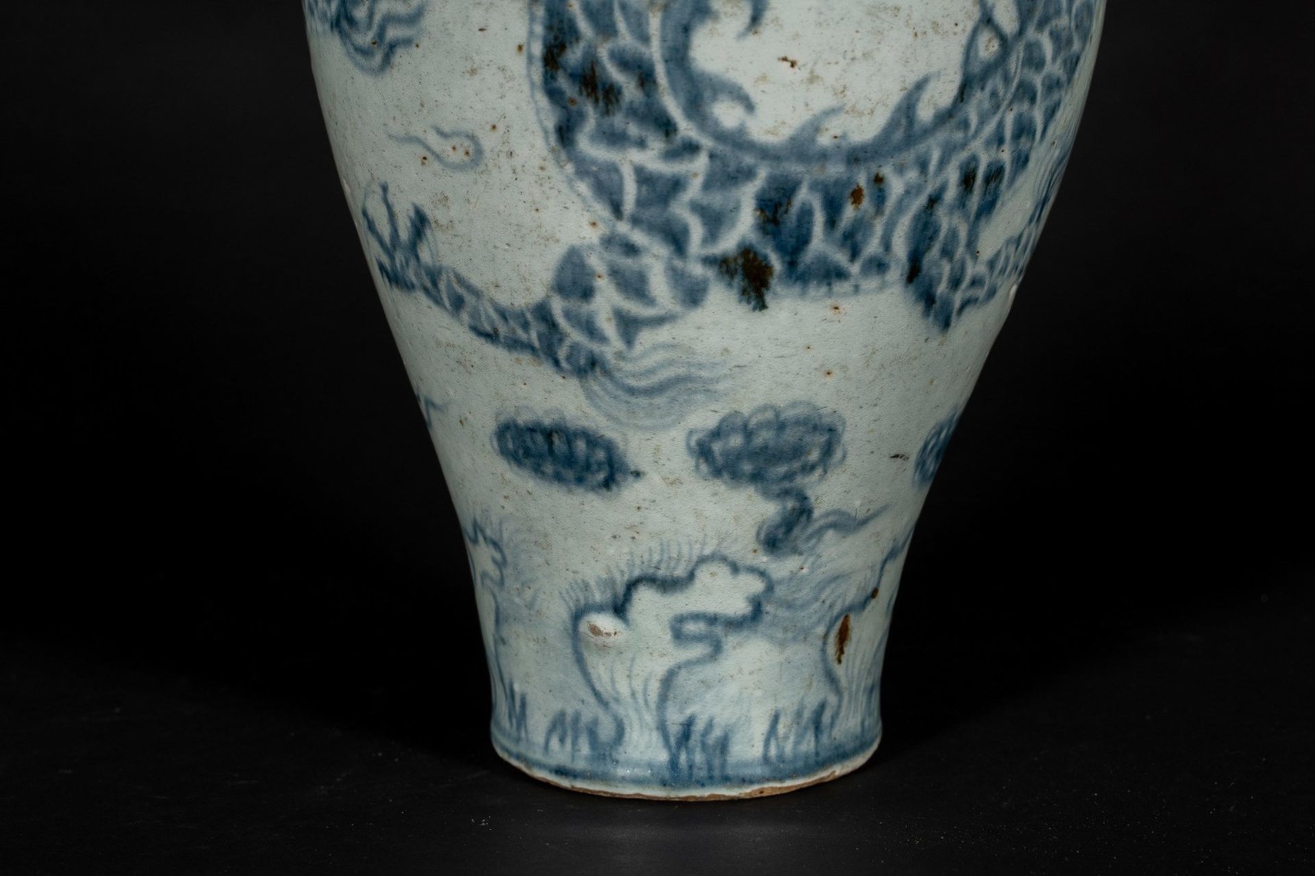 Arte Cinese A meiping vase with dragon China, Qing (?), 19th century or earlier . - Bild 3 aus 4