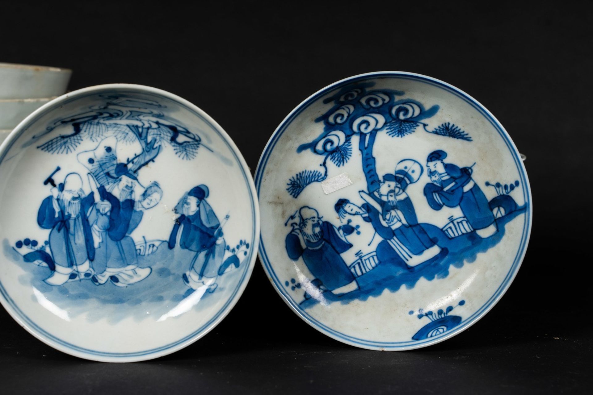 Arte Cinese A group of twenty-six blue and white porcelain dishes and bowls China, Qing dynasty, 18 - Bild 9 aus 9