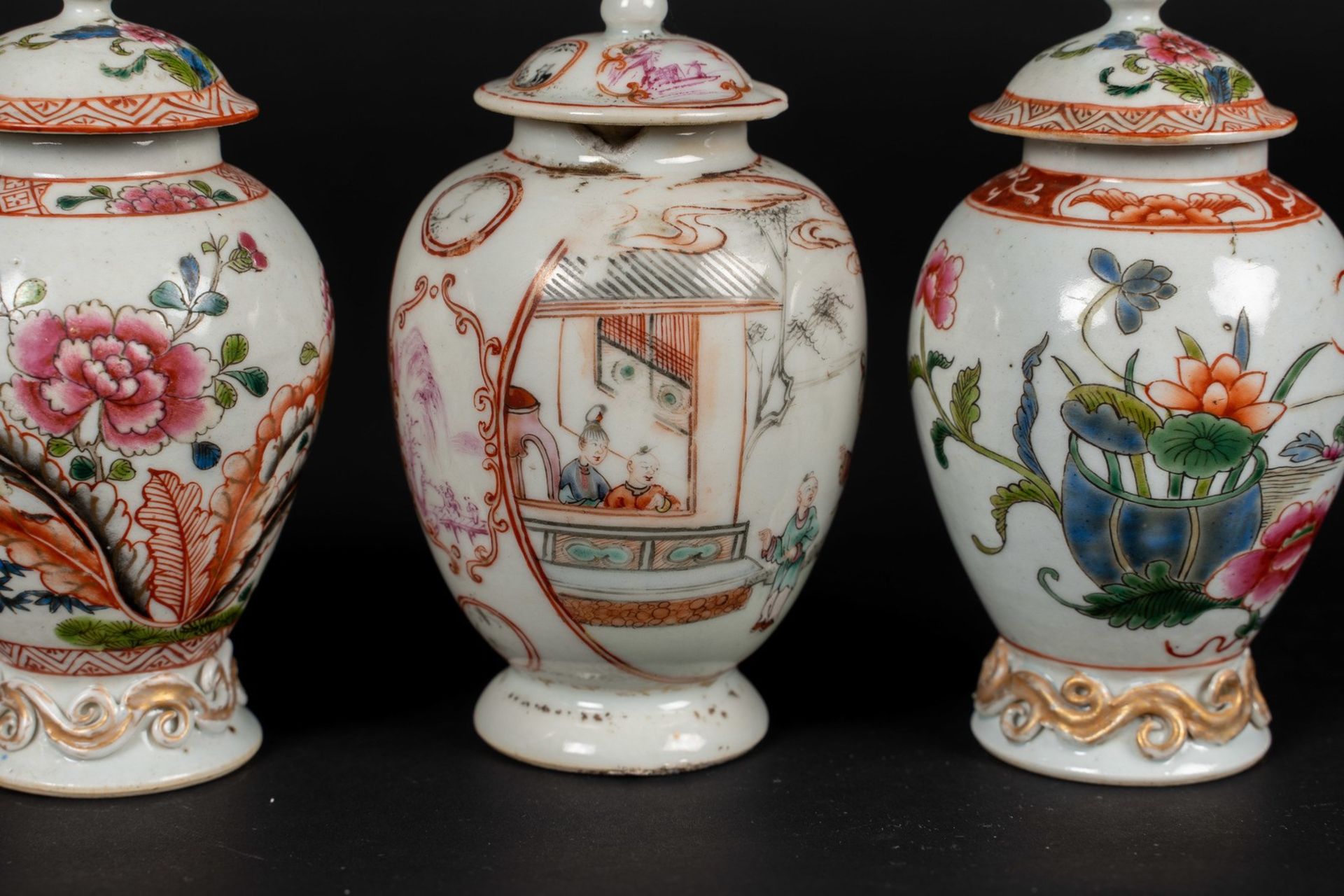 Arte Cinese Two pairs of export porcelain jugs with coverChina, Qing dynasty, 18th century . - Bild 3 aus 5