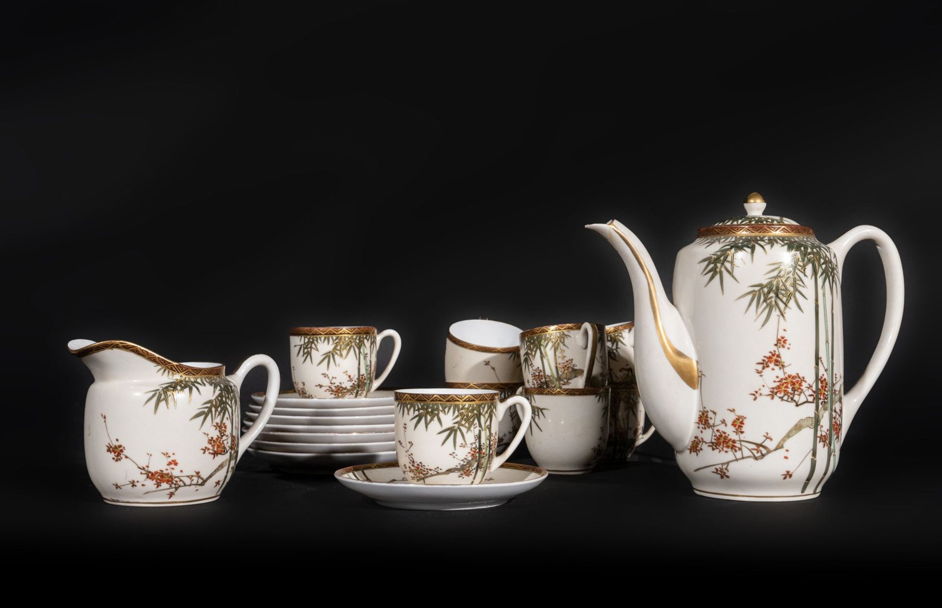 ARTE GIAPPONESE An eight cover white porcelain coffee serviceJapan, 19th century . - Bild 2 aus 6