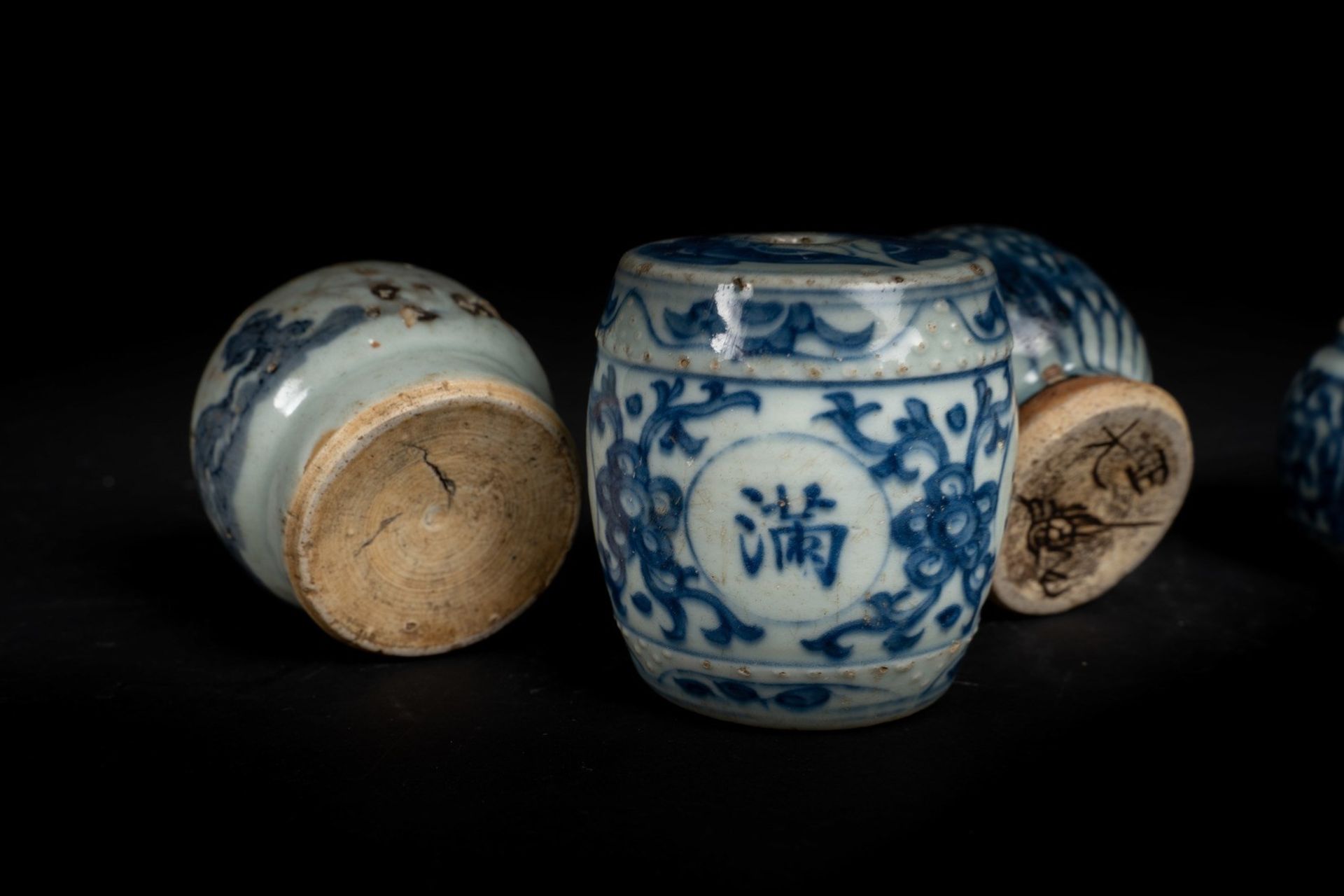 Arte Cinese A group of six blue and white porcelain incense holders China, Qing, 18th century. - Bild 4 aus 5