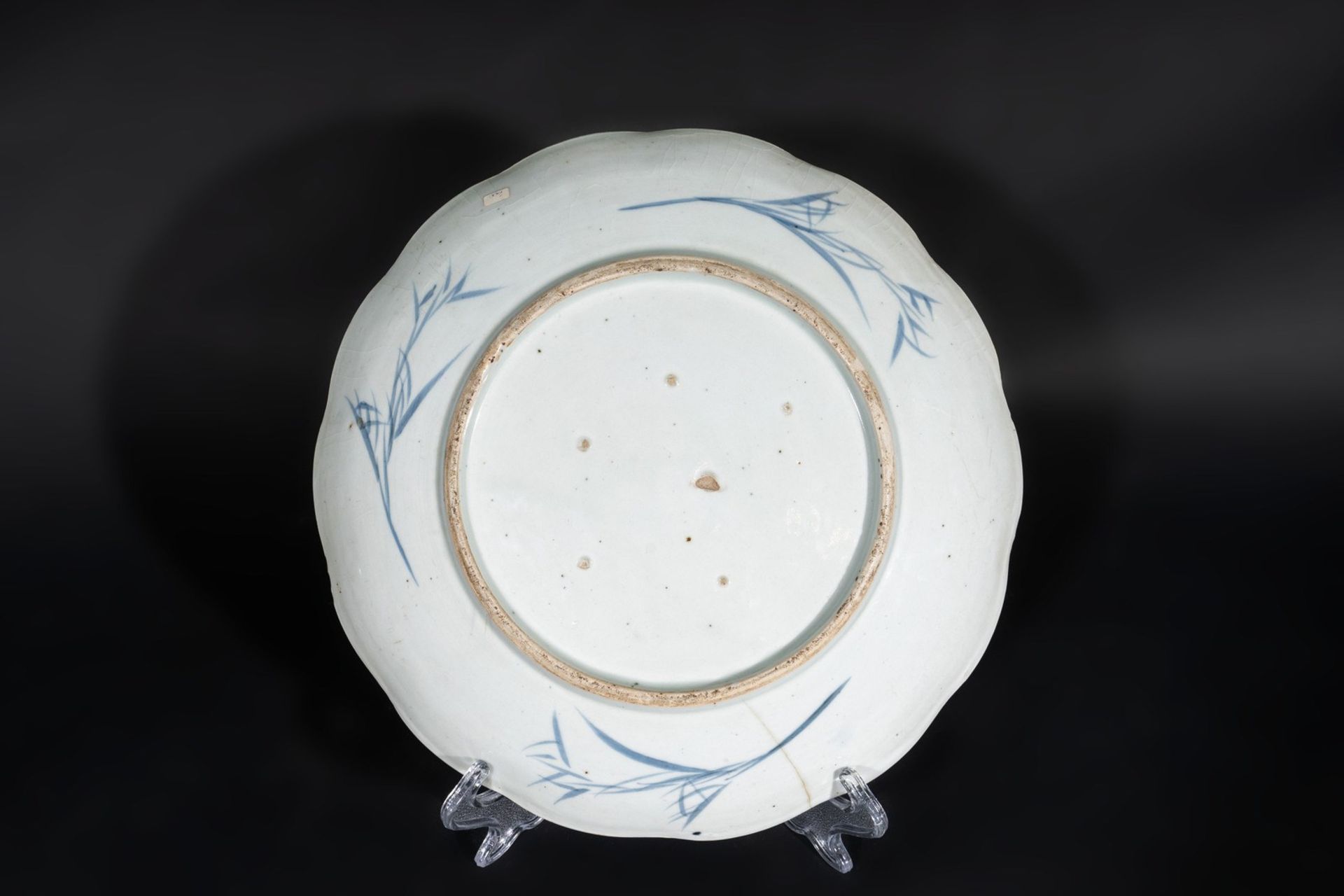 ARTE GIAPPONESE A large porcelain Arita plate painted with the Mount Fuji and flying craneJapan, 18 - Bild 3 aus 3