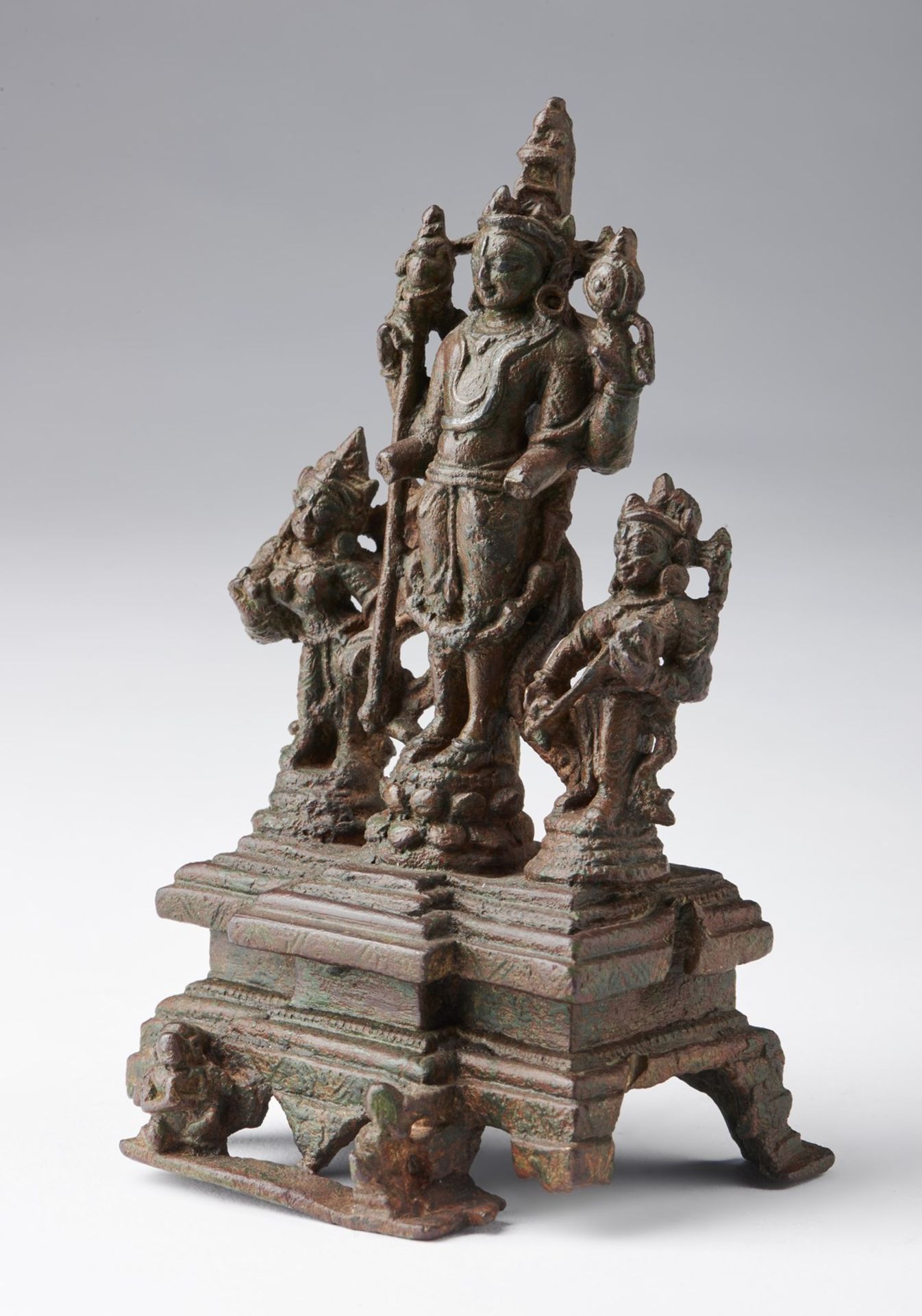 Arte Indiana A bronze figure of Lord Vishnu North Eastern India, Pala period, 11th century . - Bild 4 aus 5