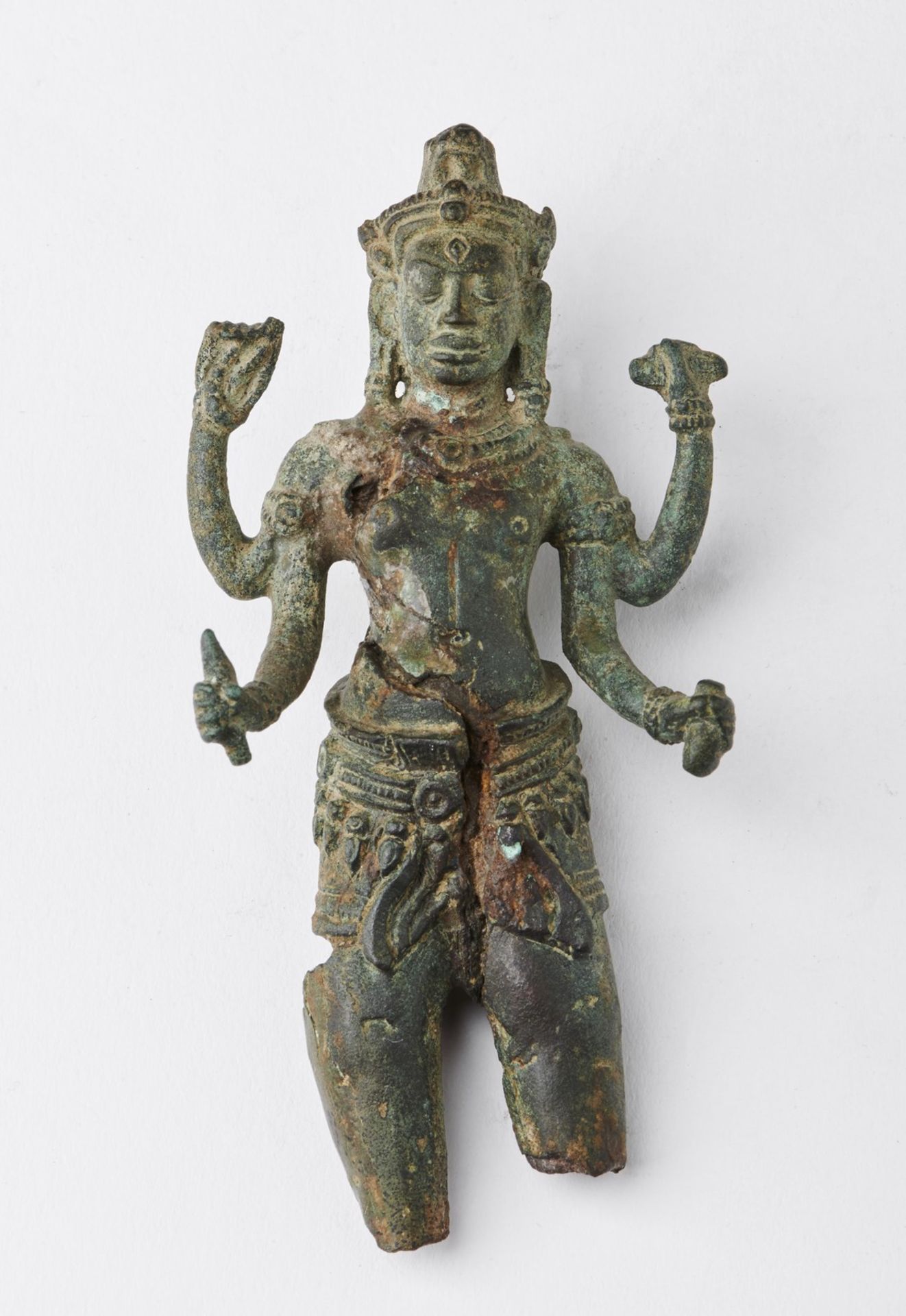 Arte Sud-Est Asiatico A bronze figure of Avalokiteshvara Cambodia, Khmer, 12th century . - Bild 4 aus 5