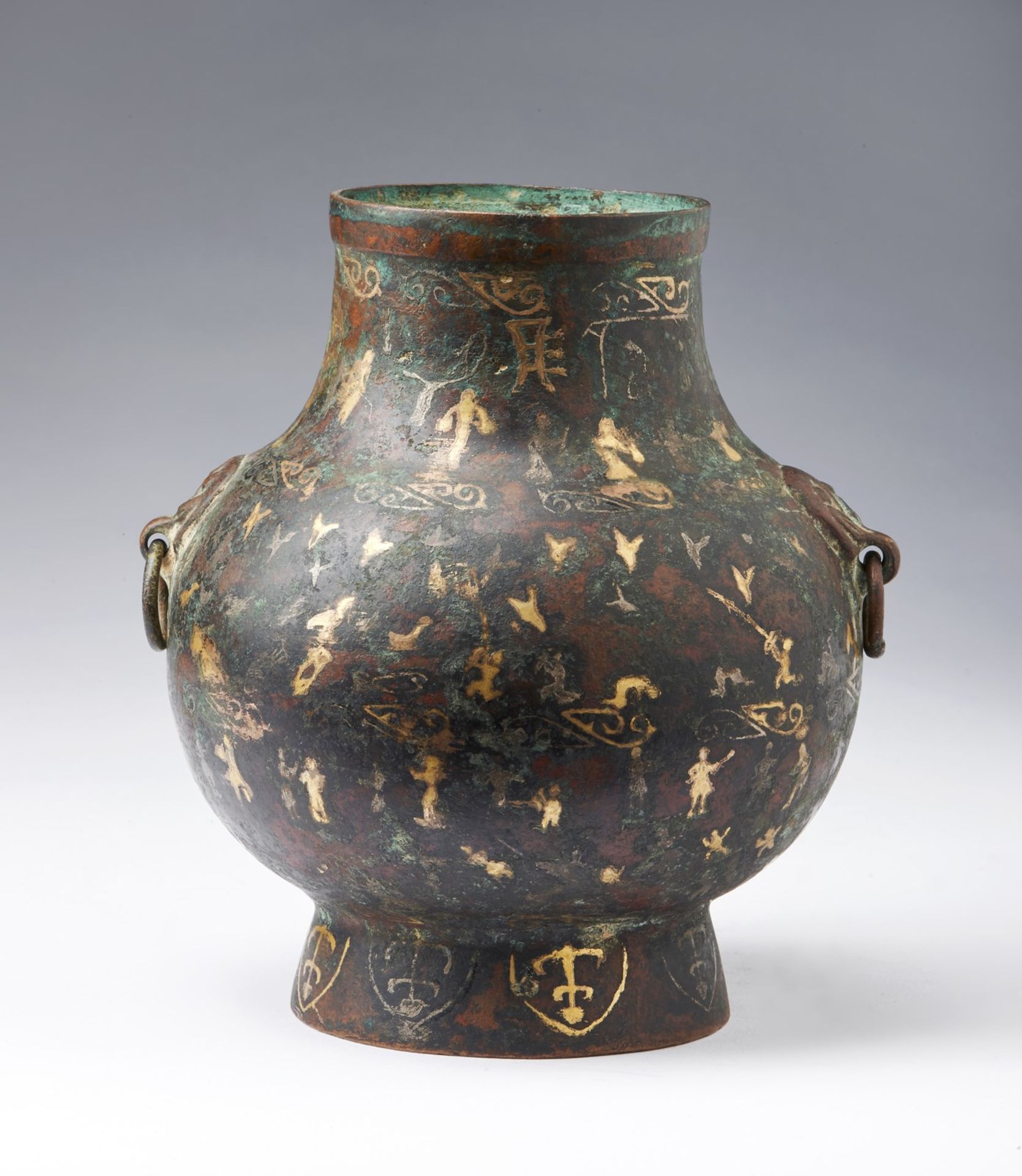 Arte Cinese A gold and silver damascened vase China, Warring States period or later .