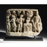 Arte Indiana A grey schist stele depicting teaching Buddha Ancient region of Gandhara, Kushan perio