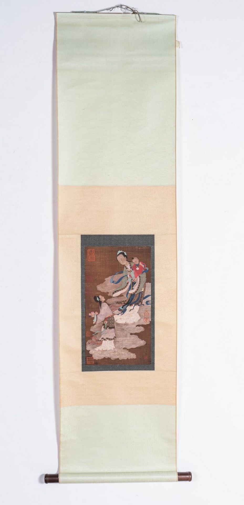 Arte Cinese A painting on silk depicting two ladies and a child China, Qing dynasty, 18th century . - Bild 2 aus 5