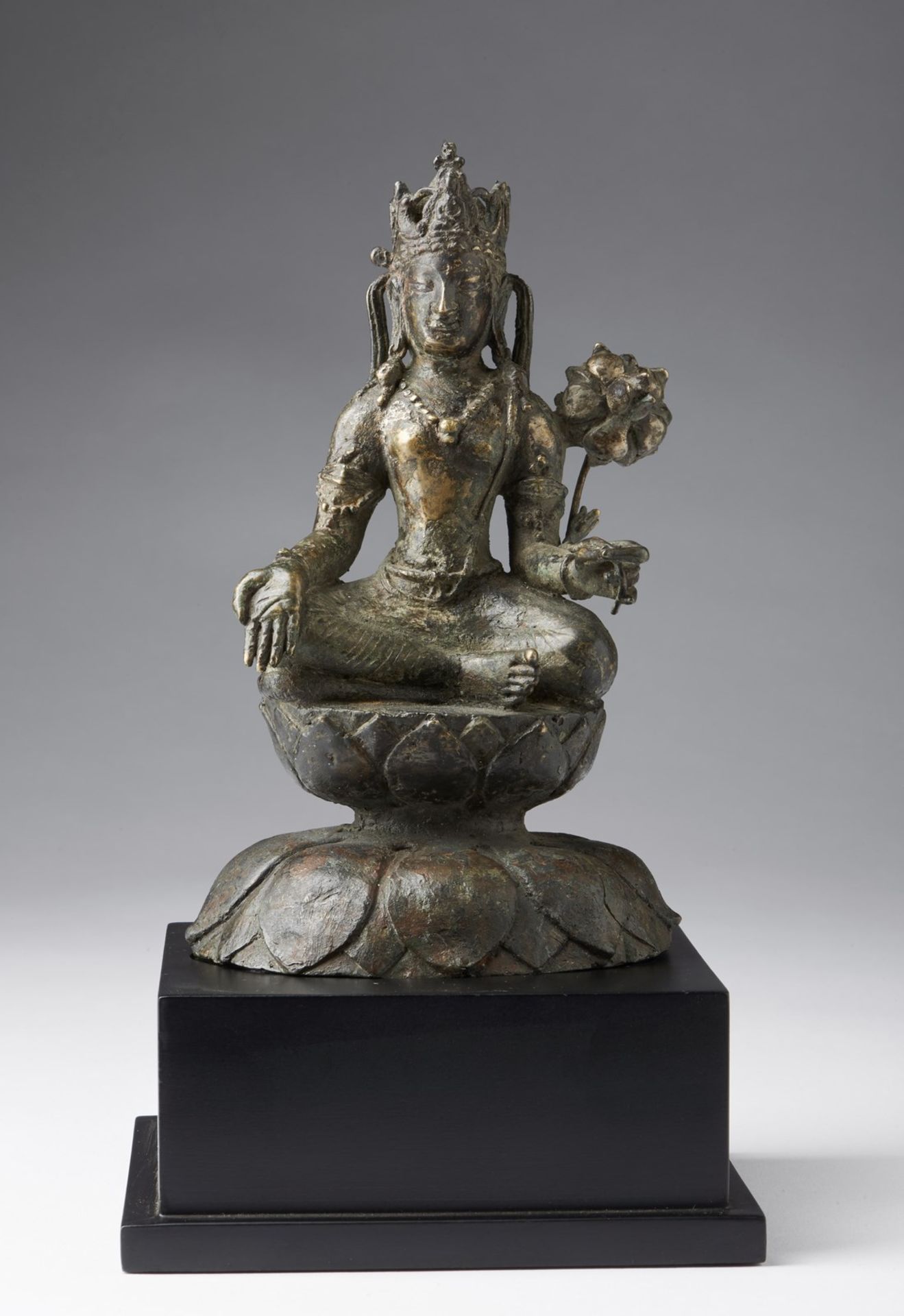 Arte Himalayana A bronze figure of Avalokitesvara Pakistan, Swat Valley, 7th-9th century .