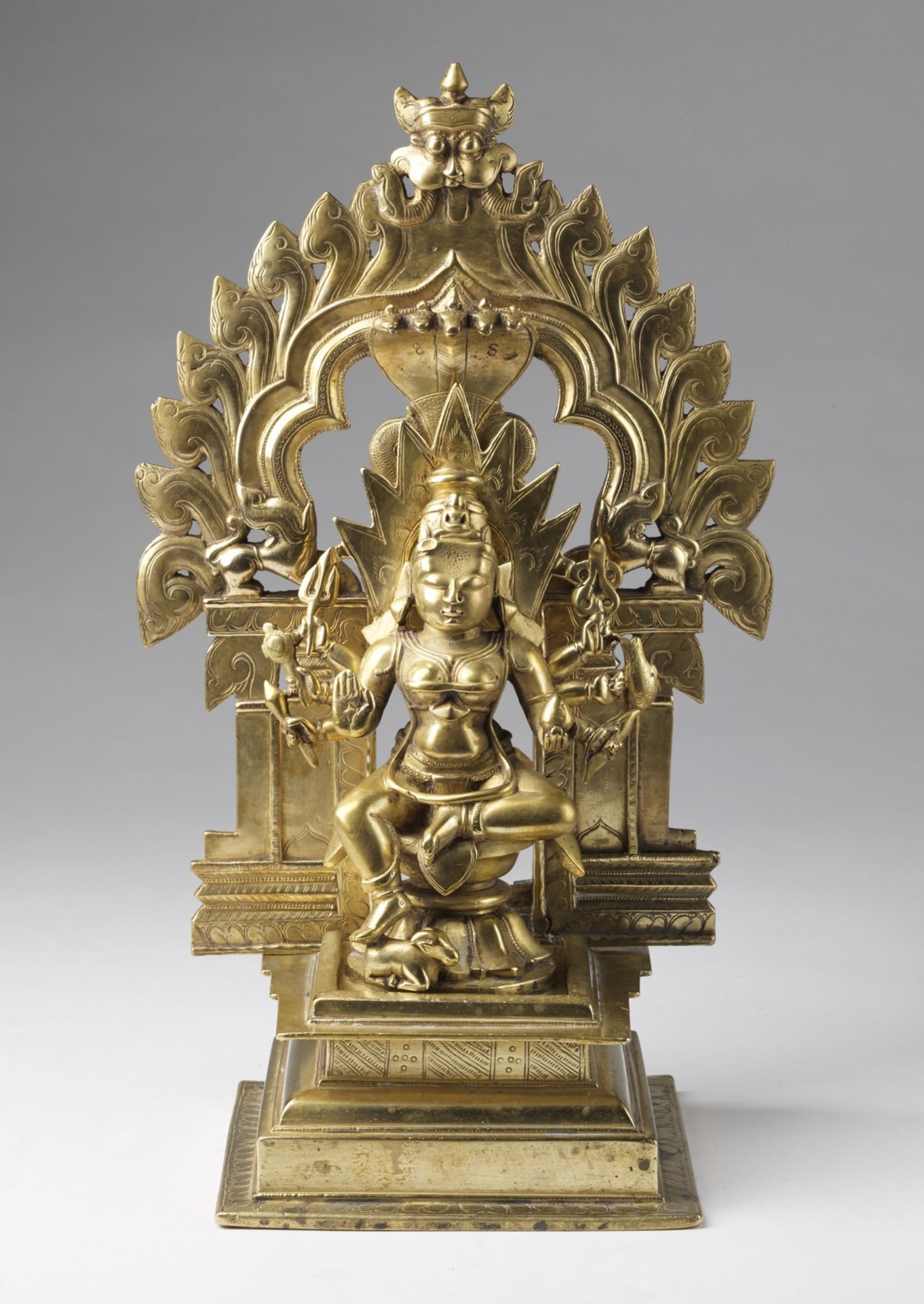 Arte Indiana A brass altar depicting PadmavatiIndia, Maharashtra, 18th century .