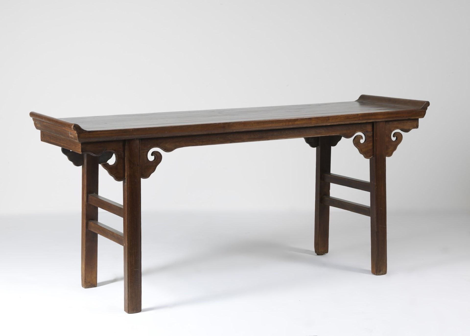 Arte Cinese A wooden altar table (qiaotuan) China, Qing dynasty, 18th century . - Bild 3 aus 3
