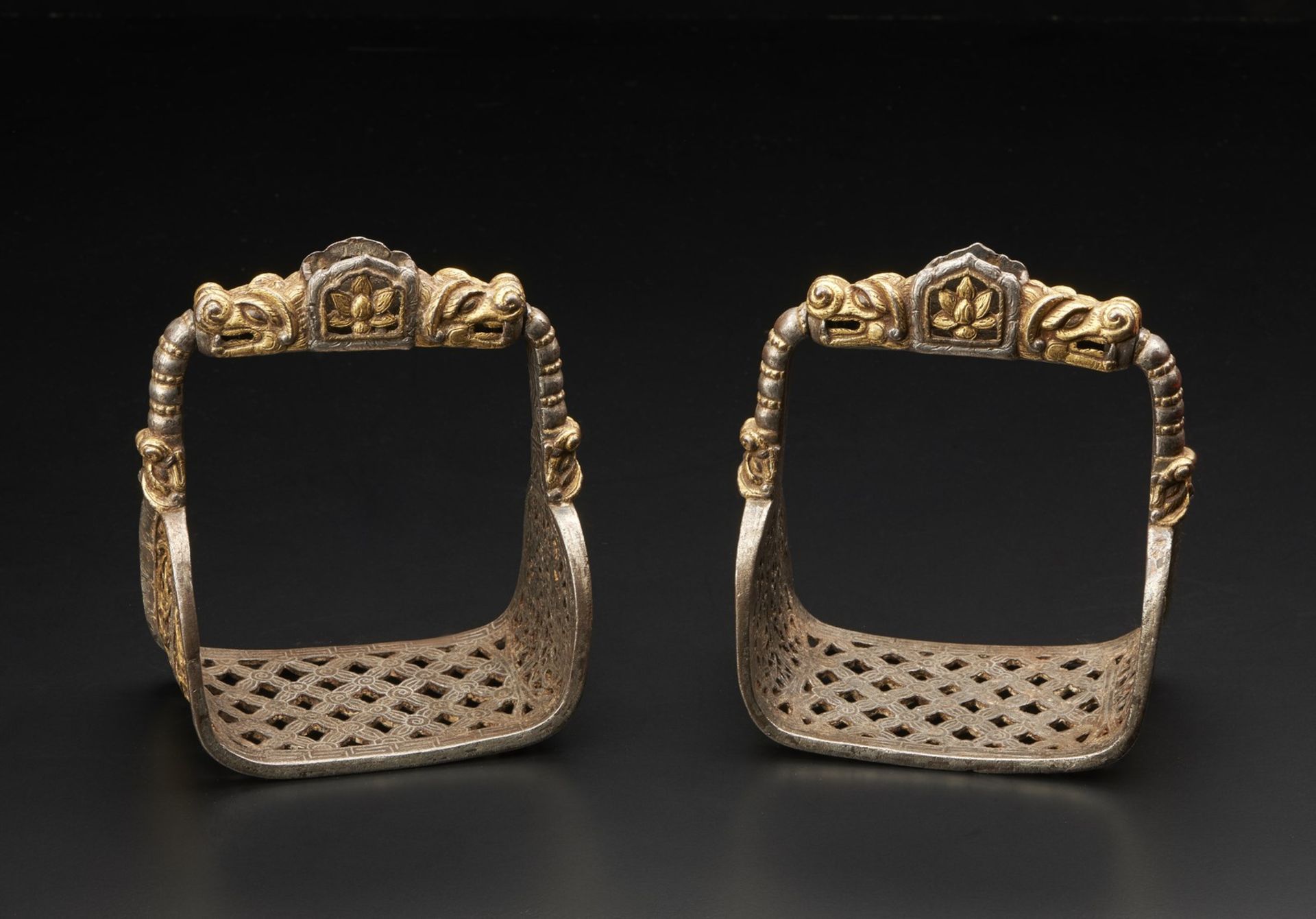 Arte Himalayana A pair of stirrups Tibet, 12th-14th century .