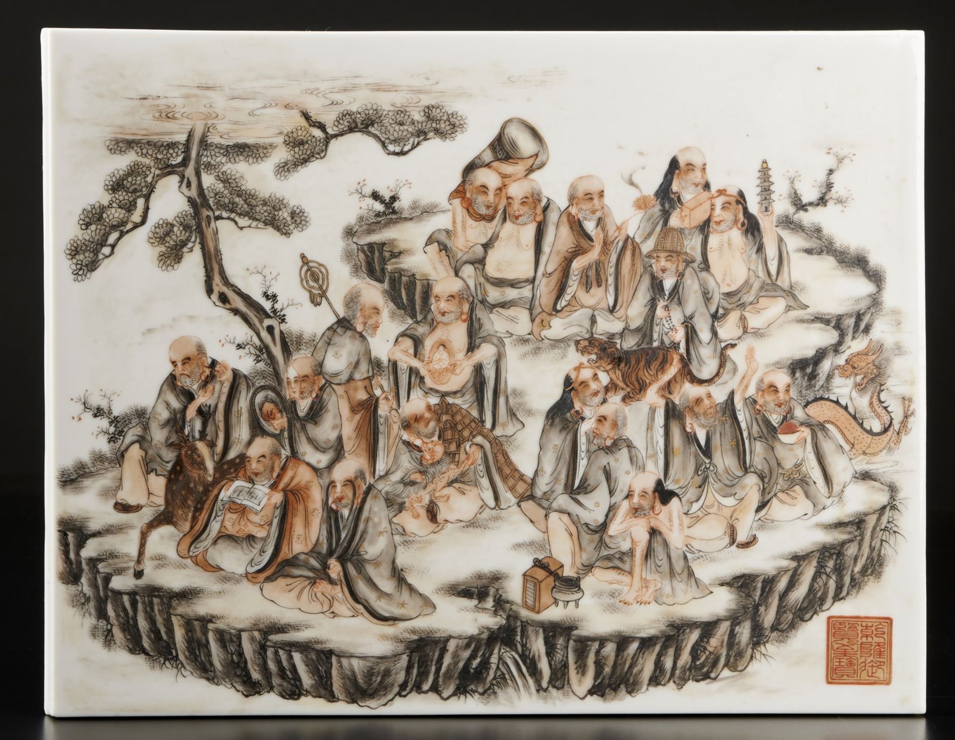 Arte Cinese An enameled porcelain plaque painted with characters China, Qing dynasty, early 20th ce - Bild 3 aus 4