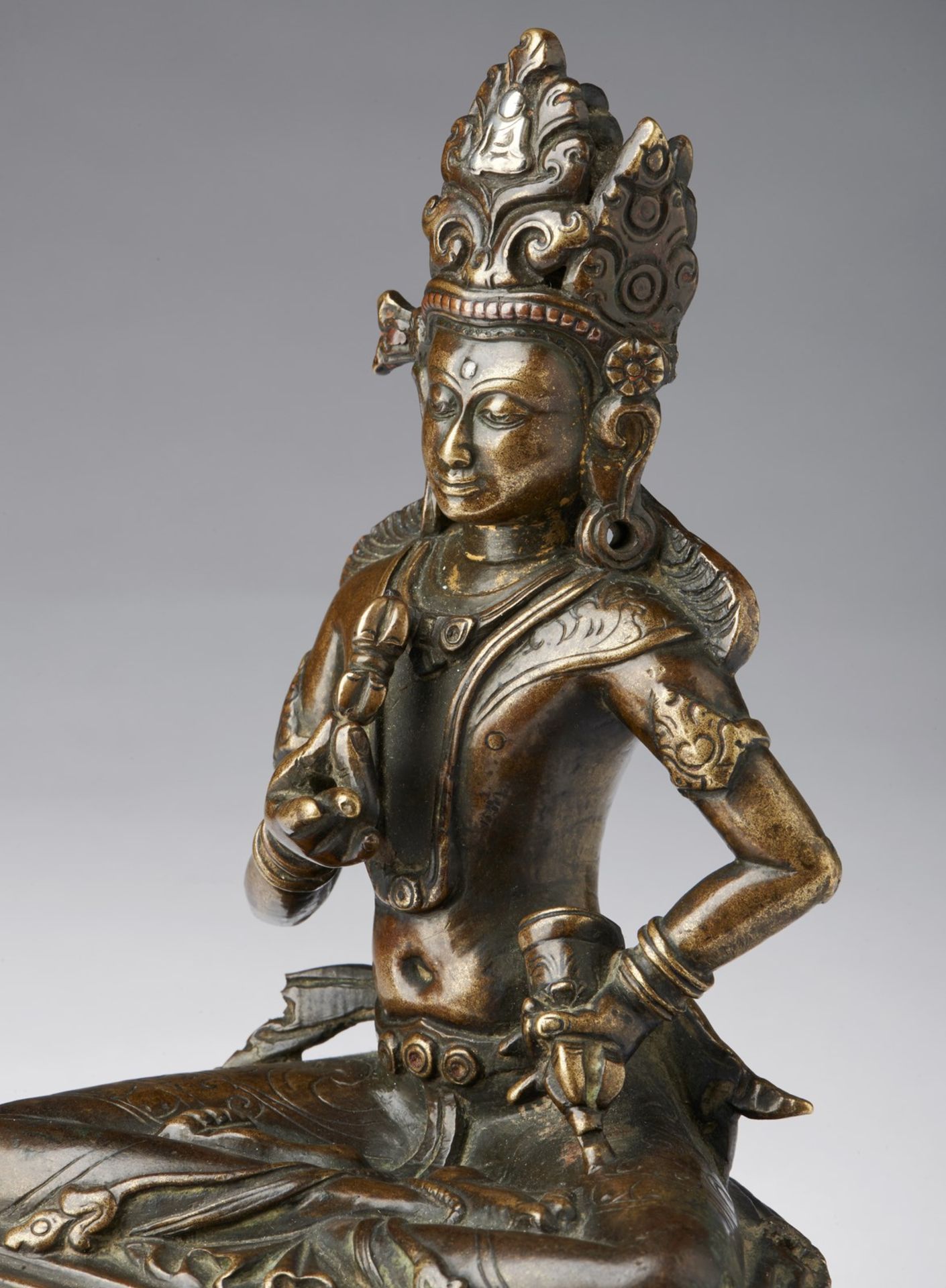 Arte Himalayana A bronze figure of Vajrasattva Tibet, 12th-13th century . - Bild 5 aus 6