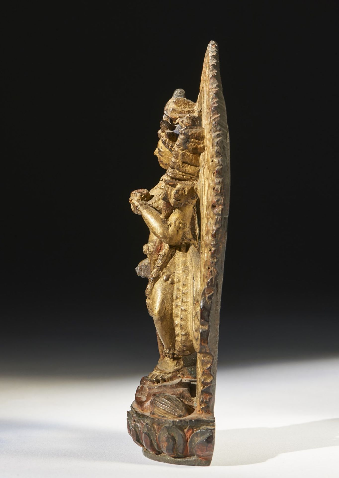 Arte Himalayana A small wooden figure of VajravarahiTibet, 18th century . - Bild 3 aus 4