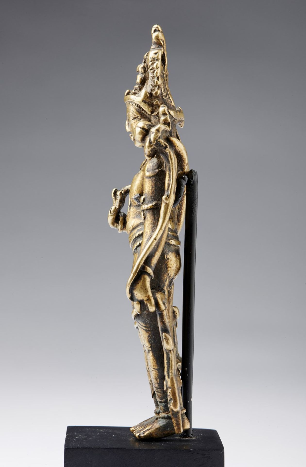 Arte Himalayana A bronze figure of Avalokiteshvara Tibet, 12th century . - Bild 3 aus 6