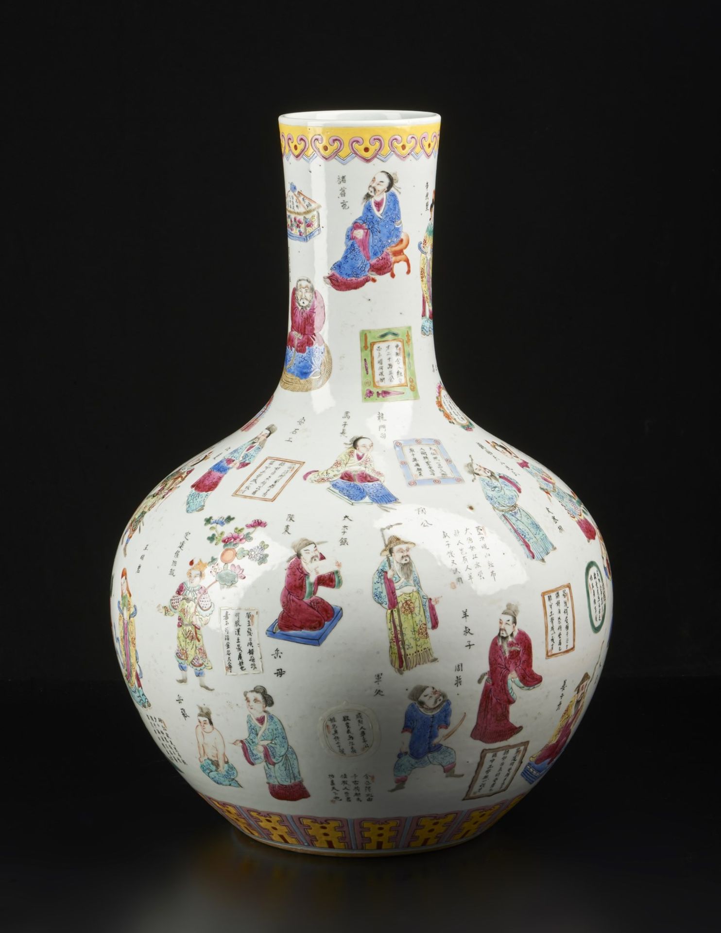 Arte Cinese A large tianchuping porcelain vase painted with characters and long inscriptionsChina, - Image 4 of 5