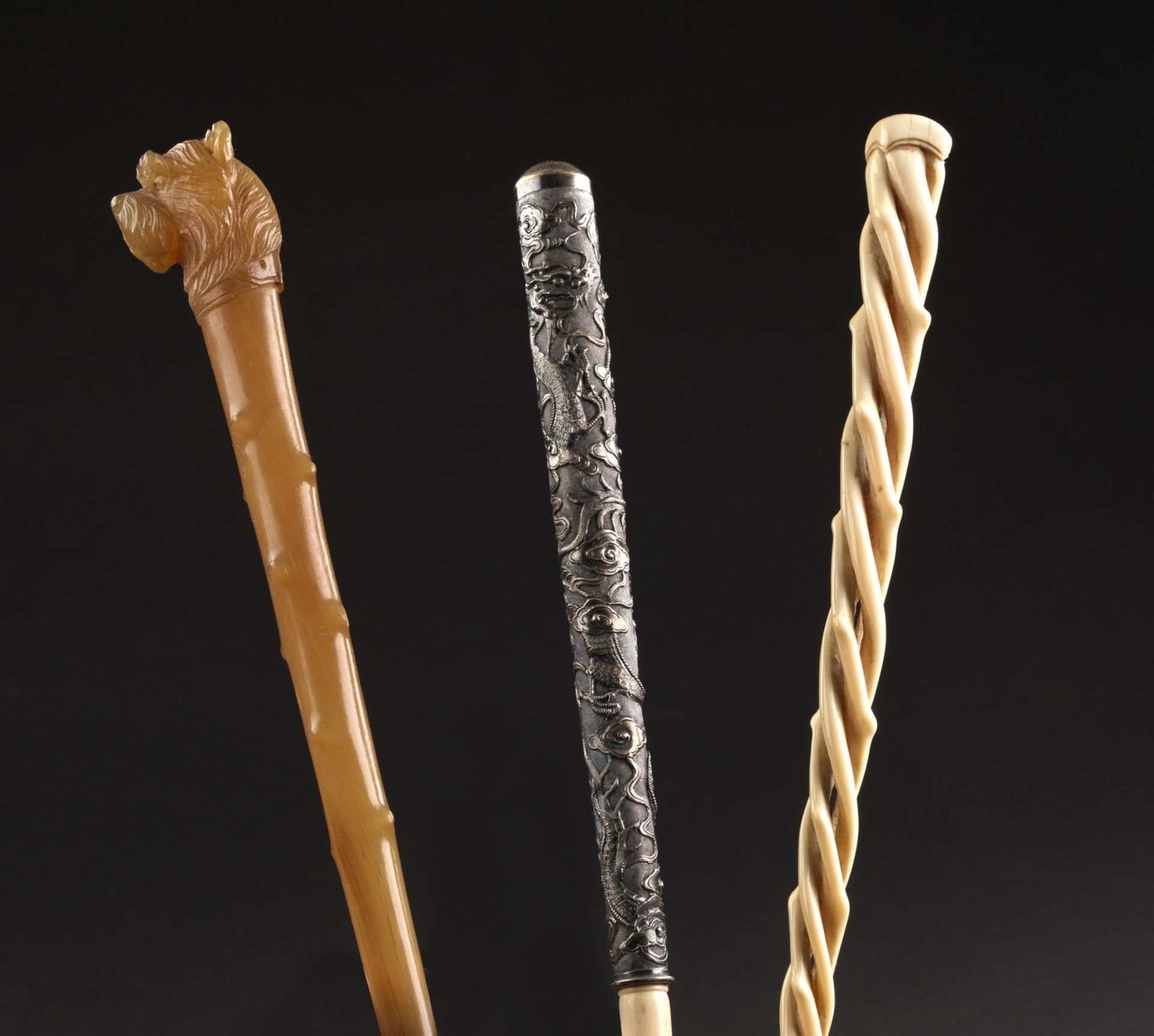 Arte Cinese A group of three lady's umbrella with Chinese horn and silver handles Europe, early 19t