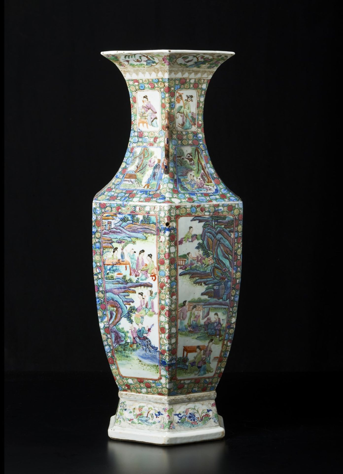 Arte Cinese A large hexagonal shaped Canton porcelain vase China, Qing dynasty, half 19th century . - Bild 4 aus 6