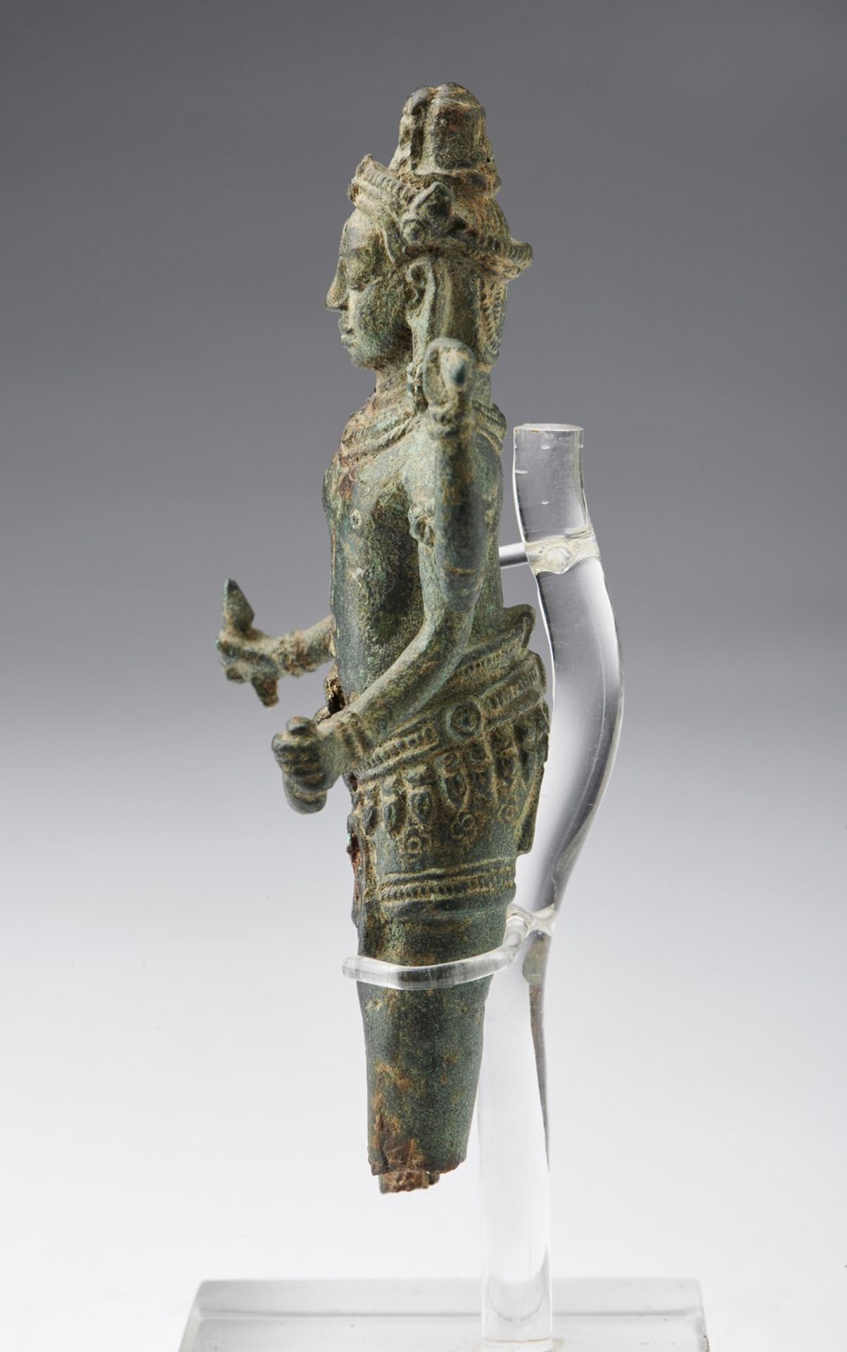 Arte Sud-Est Asiatico A bronze figure of Avalokiteshvara Cambodia, Khmer, 12th century . - Bild 3 aus 5