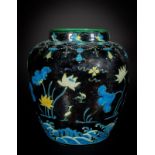 Arte Cinese A large fahua jar over blue ground China, Qing dynasty, 19th century or earlier.