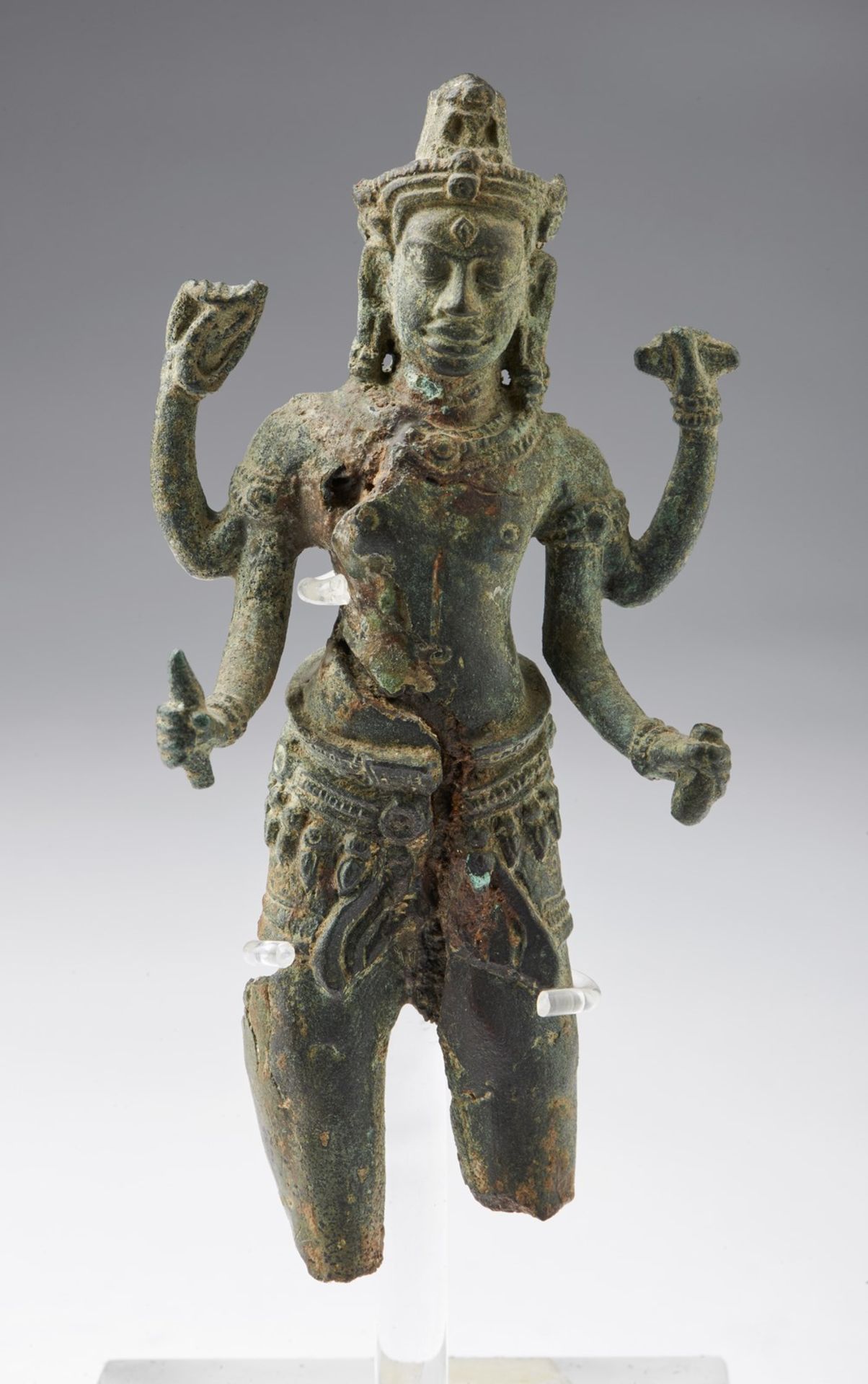 Arte Sud-Est Asiatico A bronze figure of Avalokiteshvara Cambodia, Khmer, 12th century . - Bild 2 aus 5