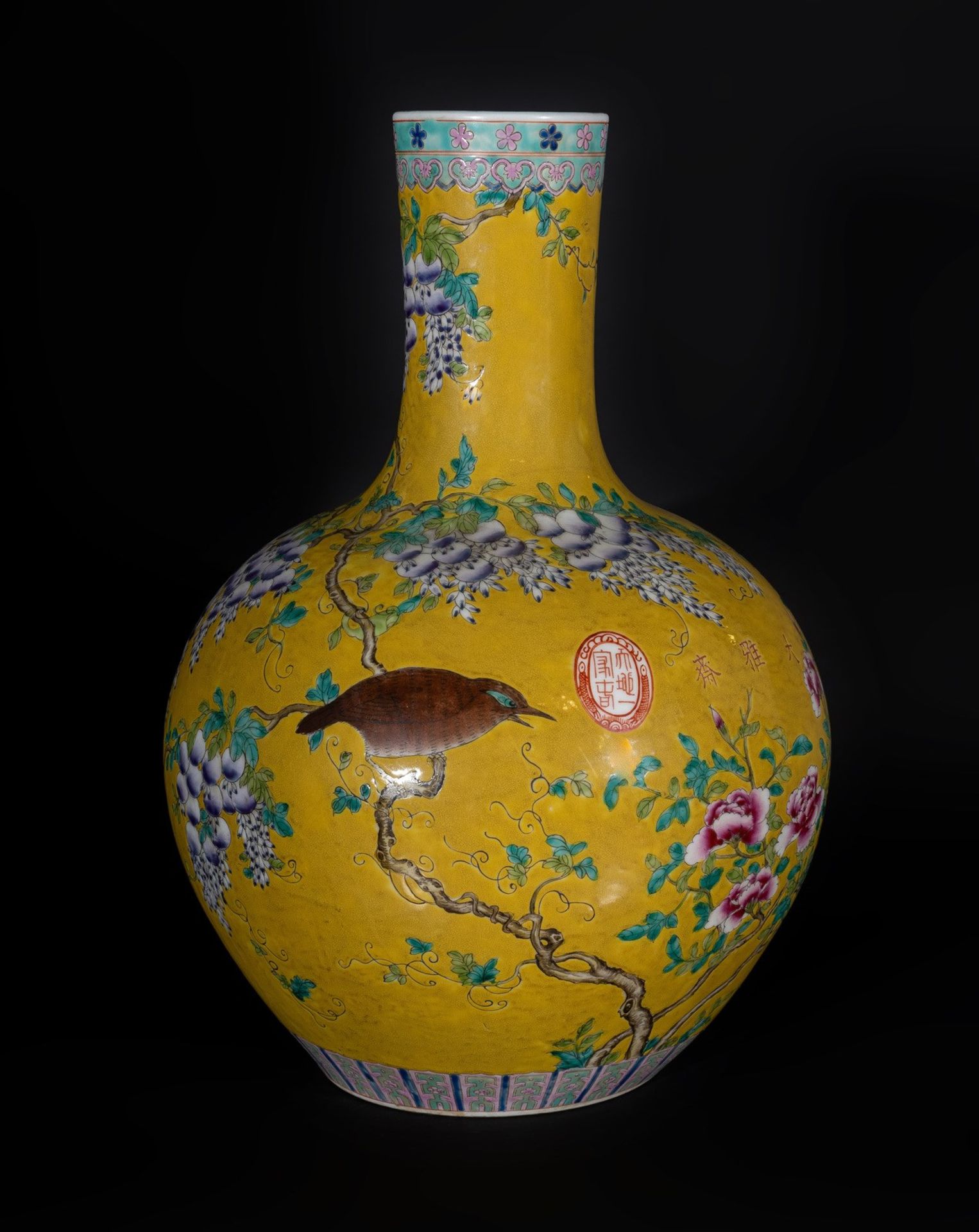 Arte Cinese A "Cixi-type" vase over yellow ground China, 20th century. - Image 2 of 5