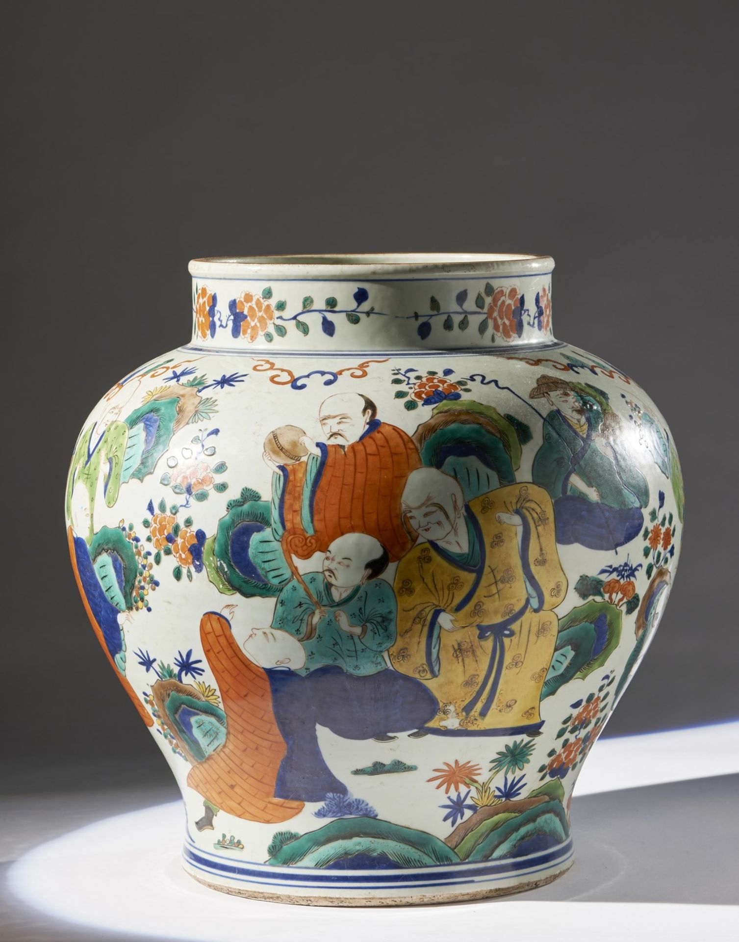 Arte Cinese A large wucai porcelain jar China, 20th century or earlier . - Bild 4 aus 5