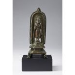 Arte Indiana A copper alloy altar portraying Buddha North-Eastern India, Pala period. 12th century