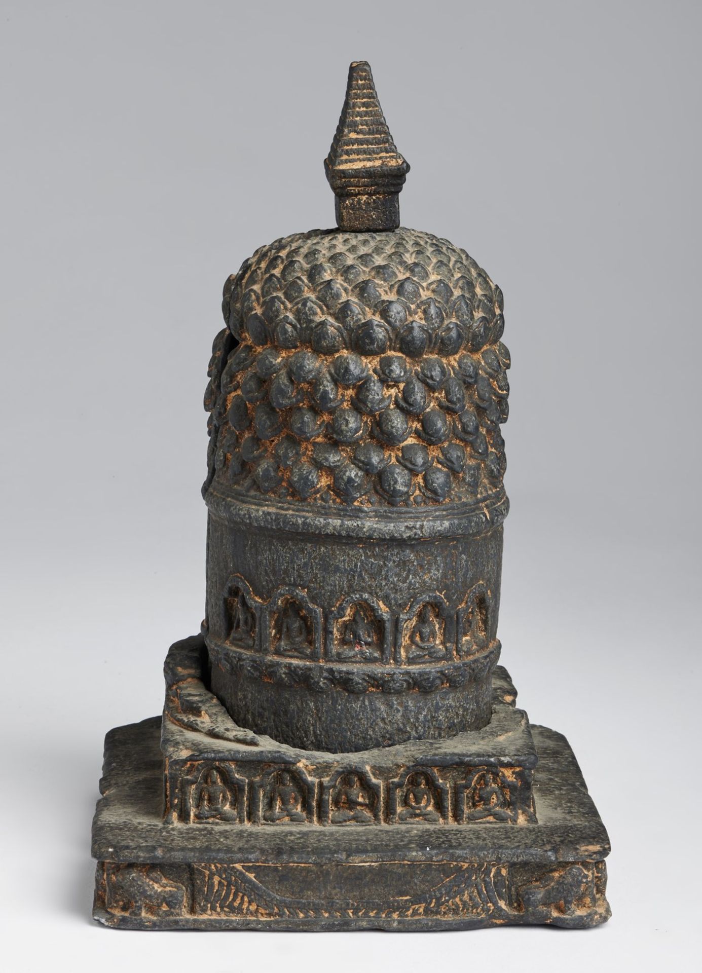 Arte Himalayana A stone stupa Nepal, 12th - 13th century or later . - Bild 4 aus 8