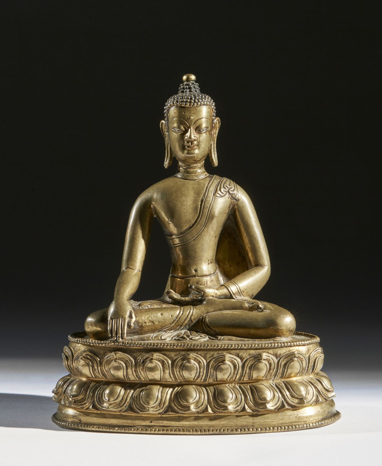 Arte Himalayana A bronze figure of Buddha Shakyamuni Tibet, 13th century .