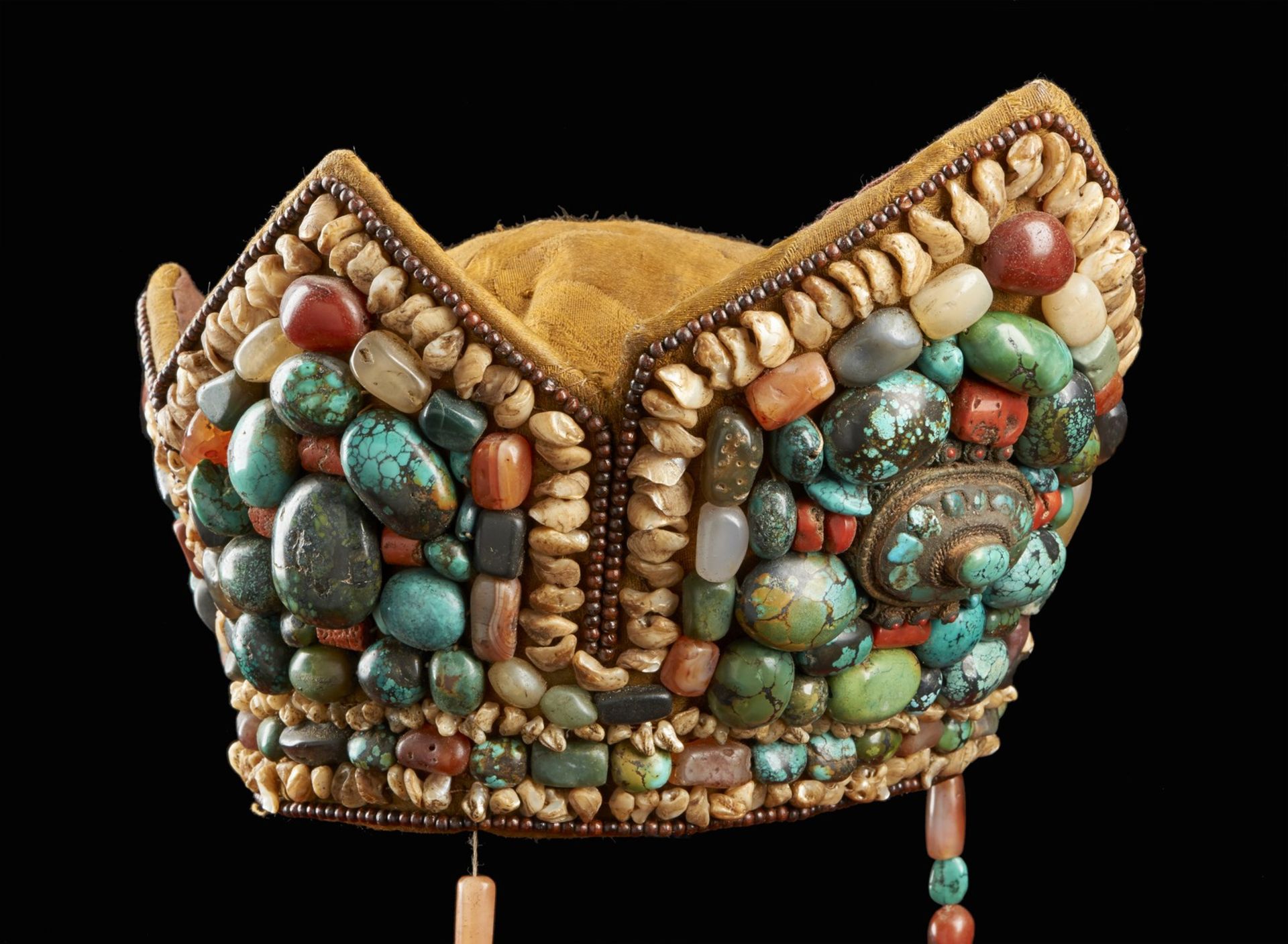 Arte Himalayana A crown shaped headgear with coral and turquoise beadsLadakh, 19th century . - Bild 4 aus 9