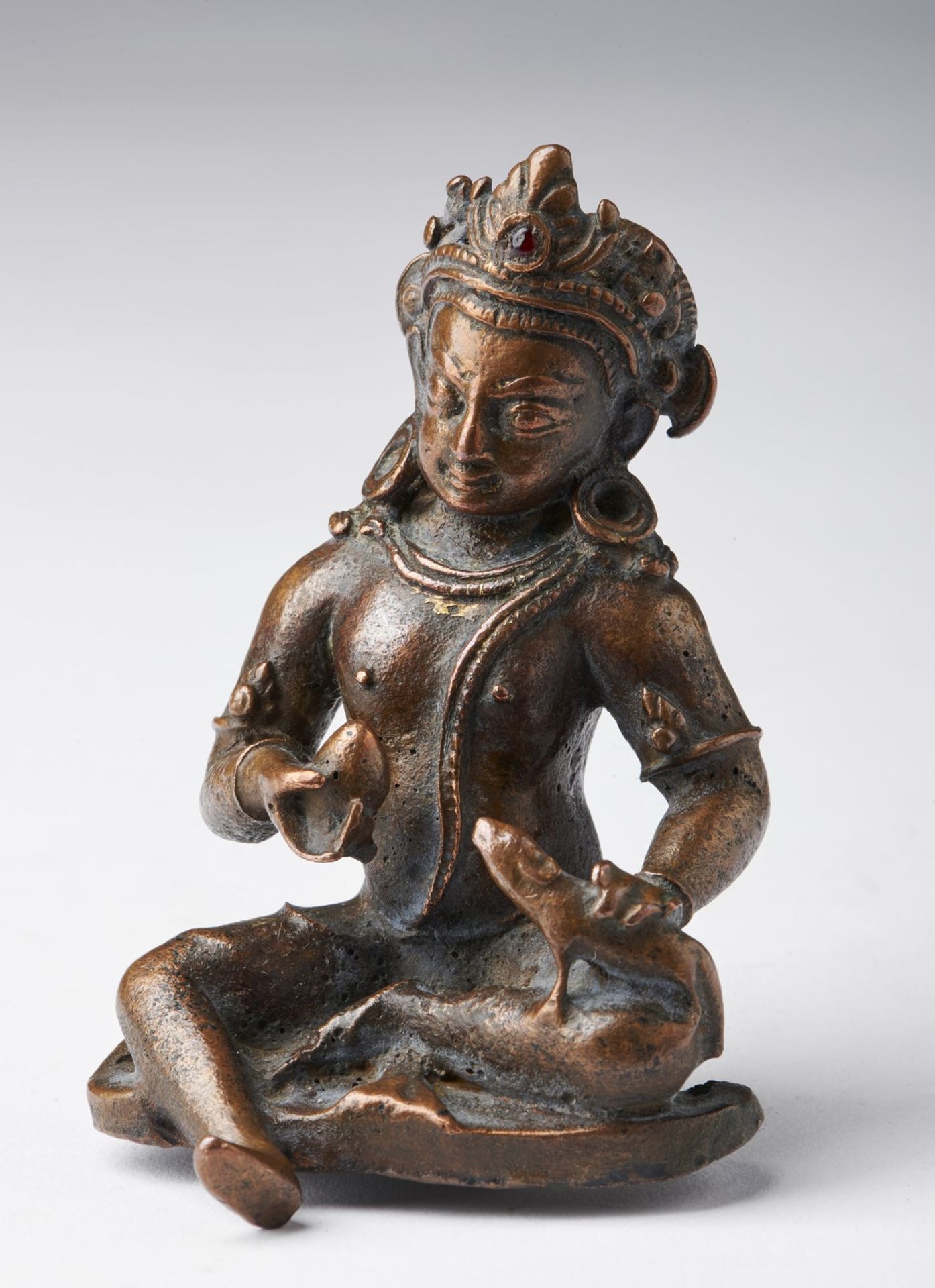 Arte Himalayana A copper figure of Jambhala Nepal, Malla period, 14th century . - Bild 4 aus 6