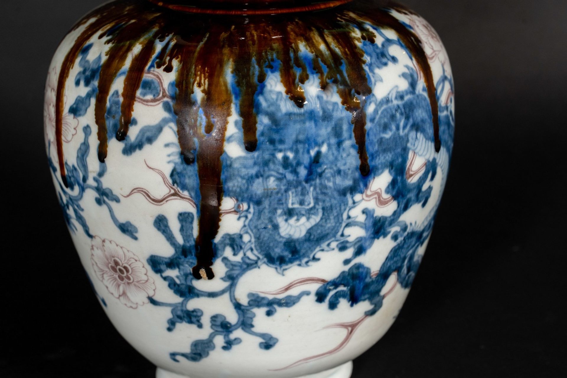 Arte Cinese A porcelain vase with dragonChina, Qing dynasty, 19th century. - Bild 3 aus 4