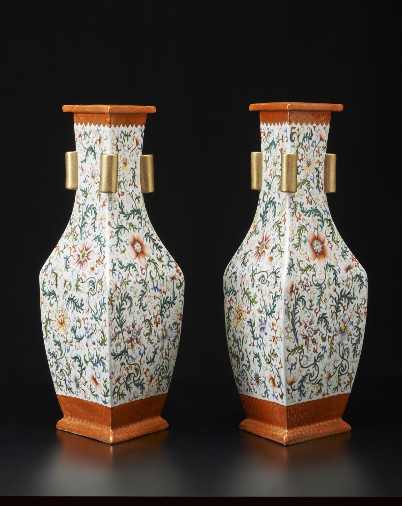 Arte Cinese A pair of triangular shaped famille rose porcelain vases bearing a Qianlong six charact